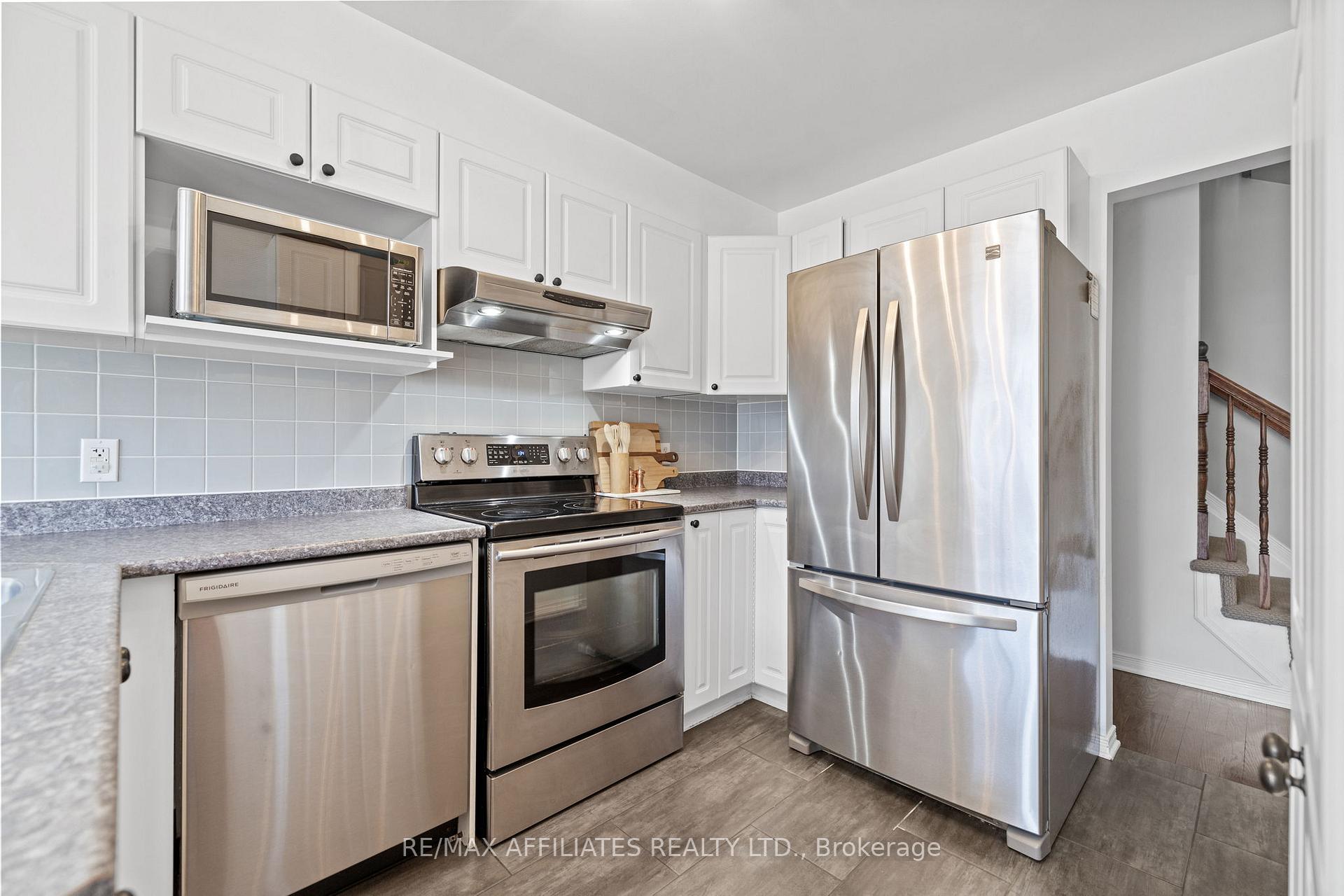 Photo 10 of 352 Copperfield Crescent, Ottawa, Barrhaven - Cedargrove/Fraserdale — HOMEH