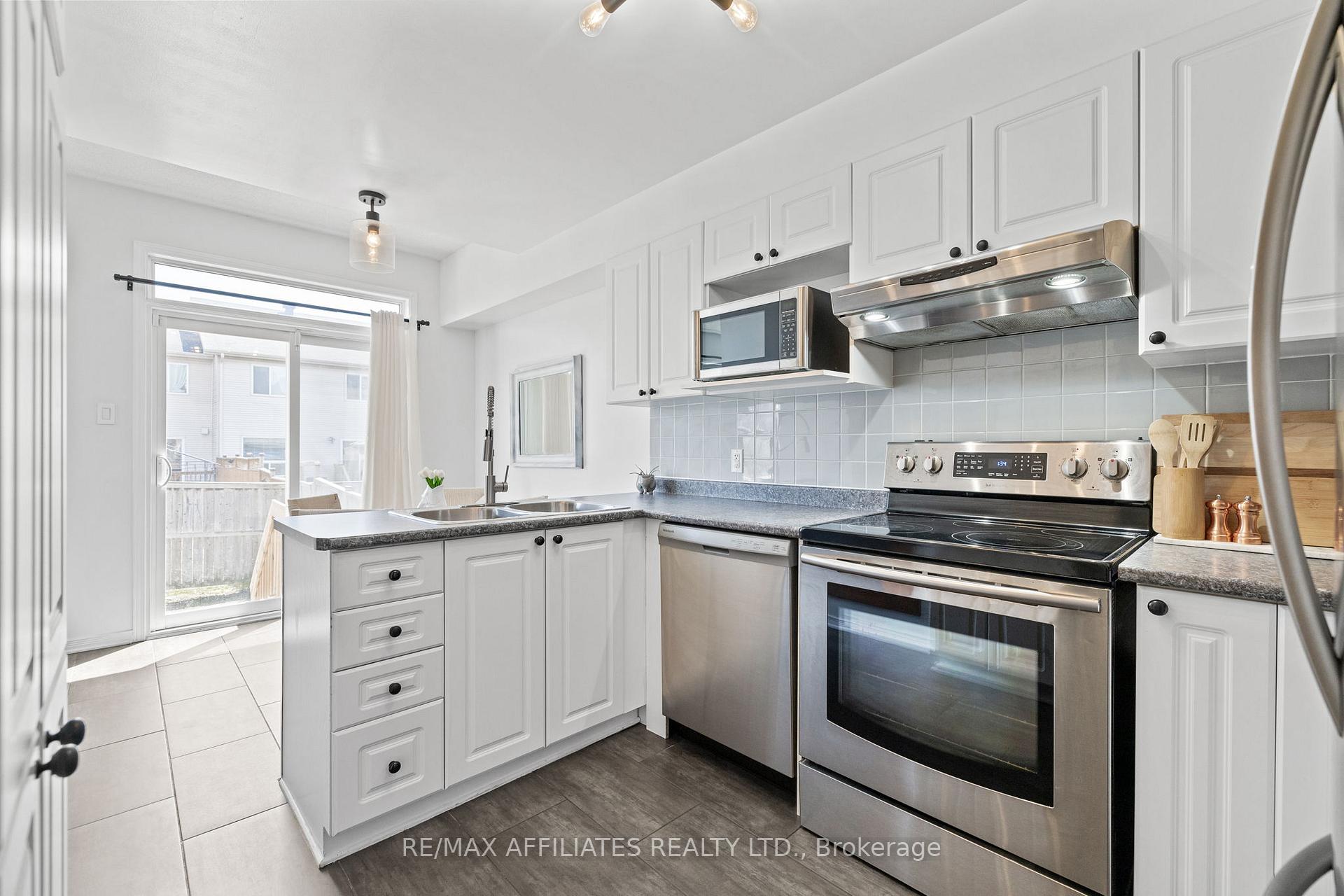 Photo 11 of 352 Copperfield Crescent, Ottawa, Barrhaven - Cedargrove/Fraserdale — HOMEH