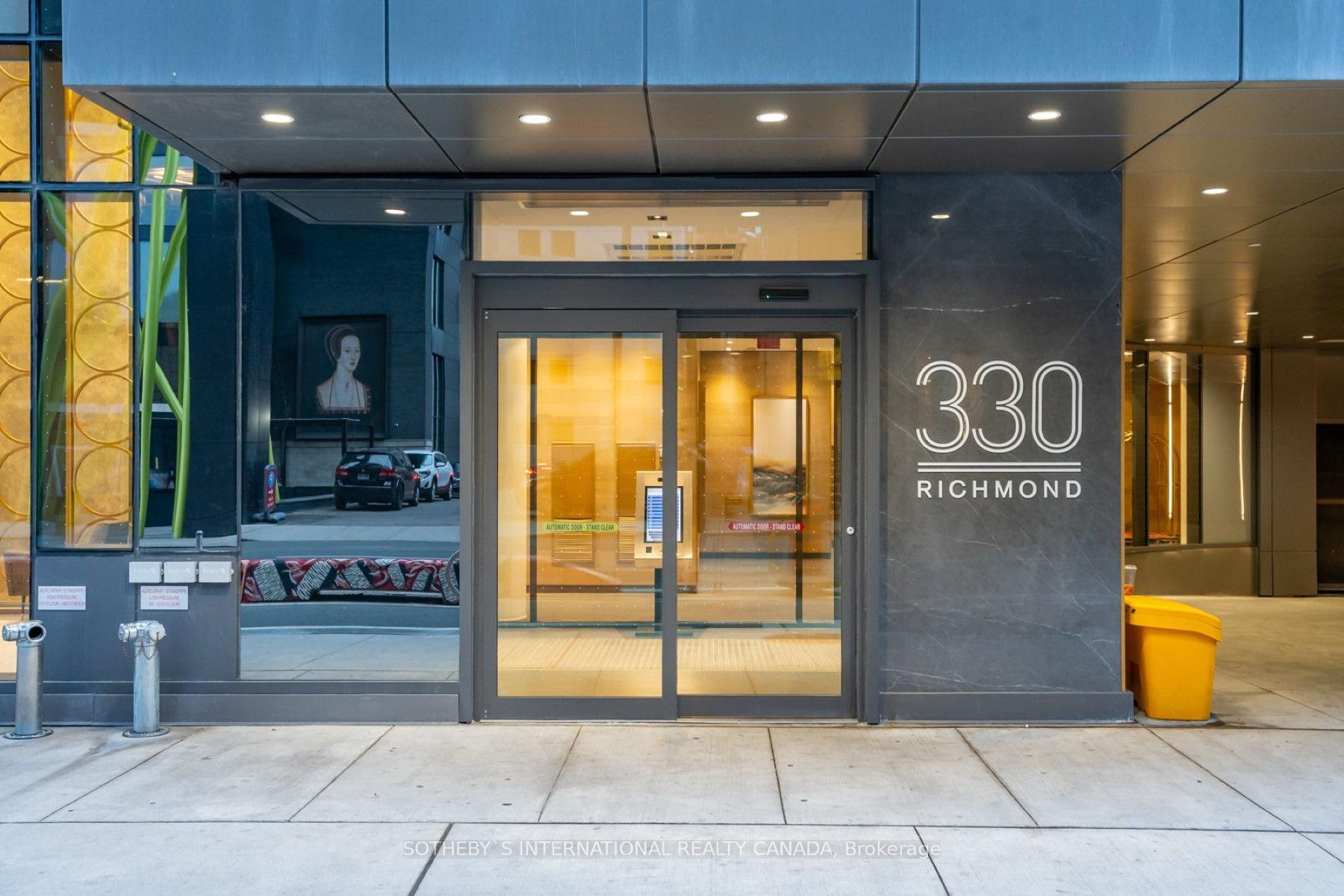Front of Unit 921, 330 Richmond Street W