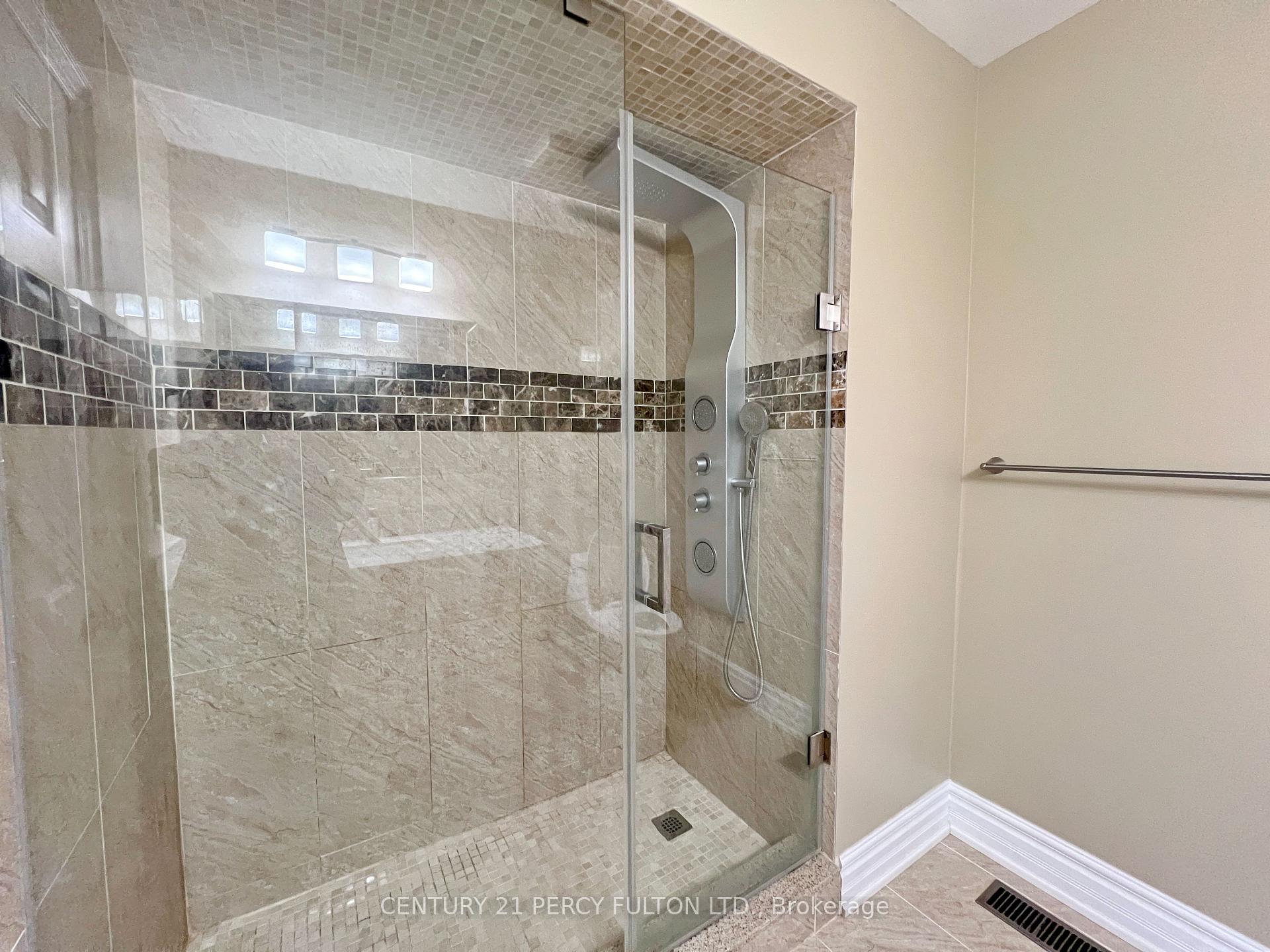 Photo 9 of Unit Upper, 63 Mindy Crescent, Markham, Middlefield — HOMEH