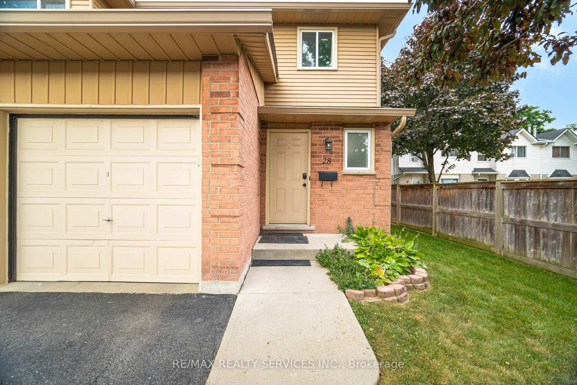 Photo 2 of Unit 28, 1675 Upper Gage Avenue, Hamilton, Broughton — HOMEH