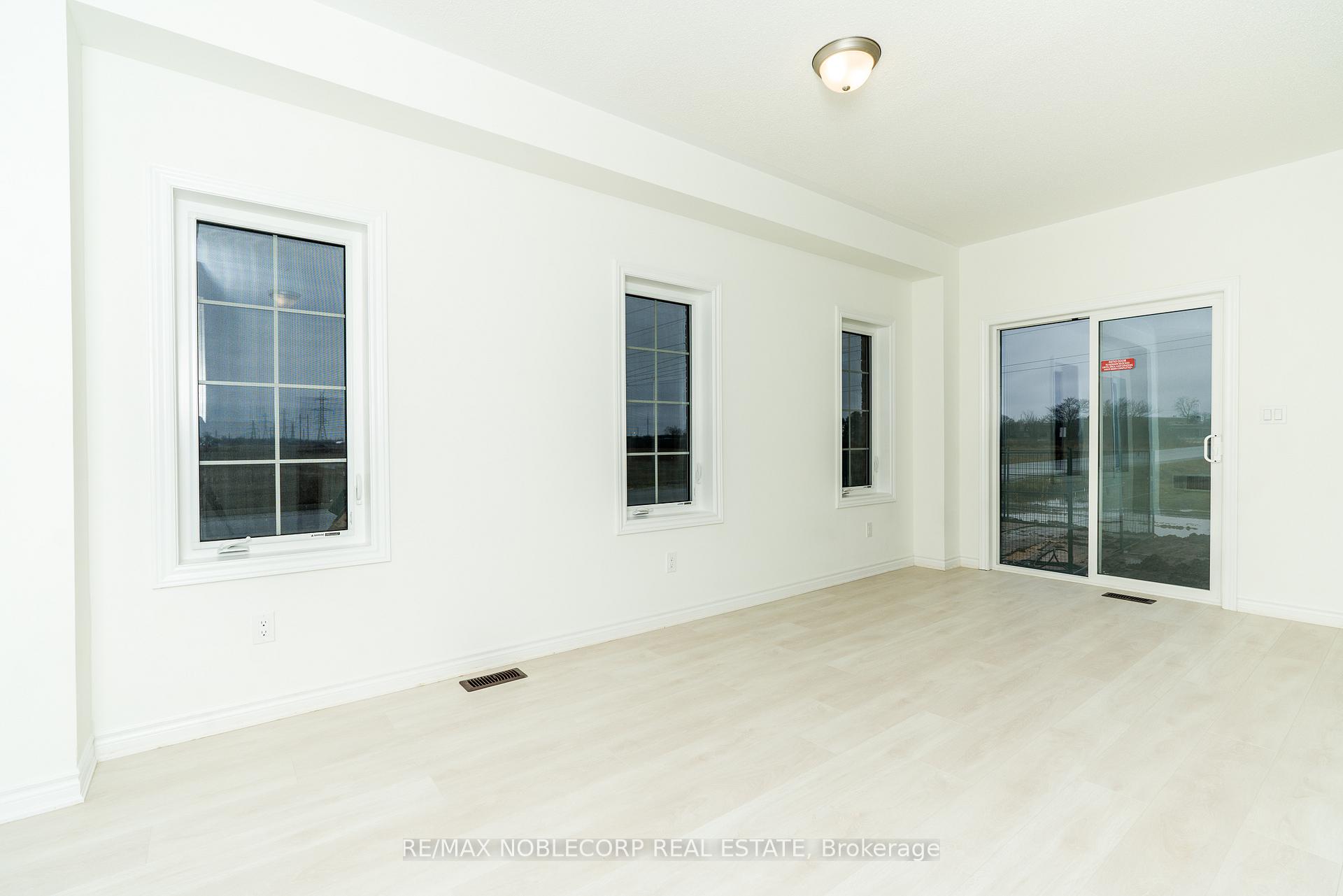 Photo 16 of 139 Sapphire Way, Thorold, Rolling Meadows — HOMEH