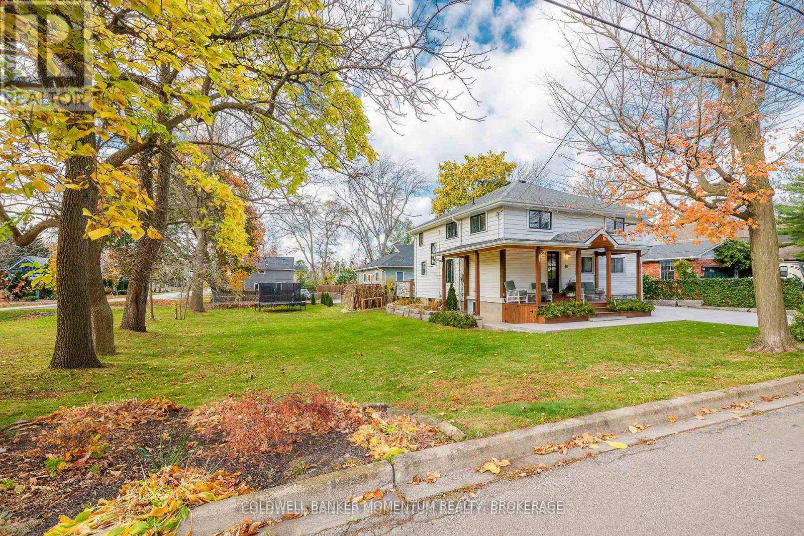 Photo 3 of 10 Betts Avenue, Grimsby, Grimsby Beach — HOMEH