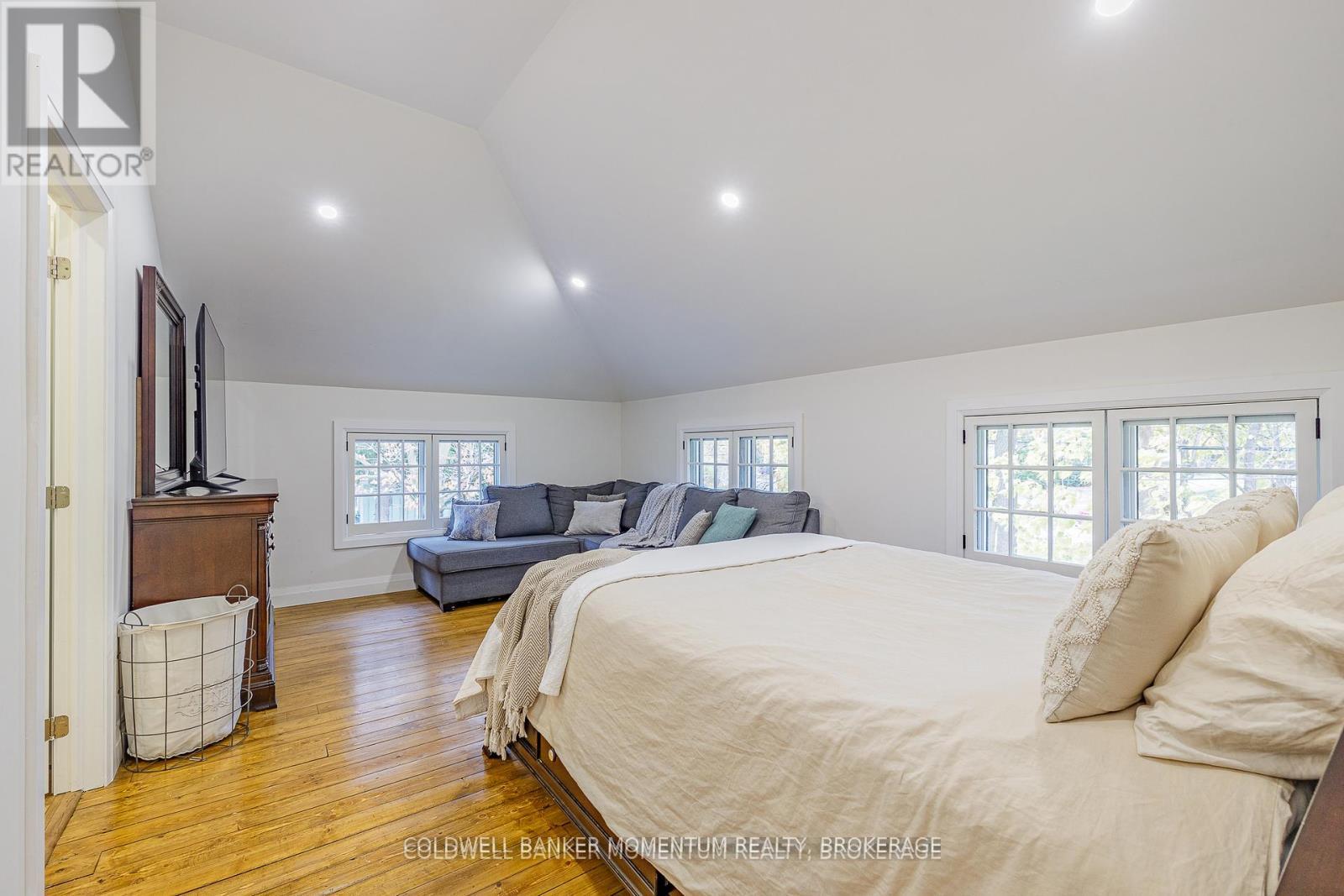 Photo 19 of 10 Betts Avenue, Grimsby, Grimsby Beach — HOMEH