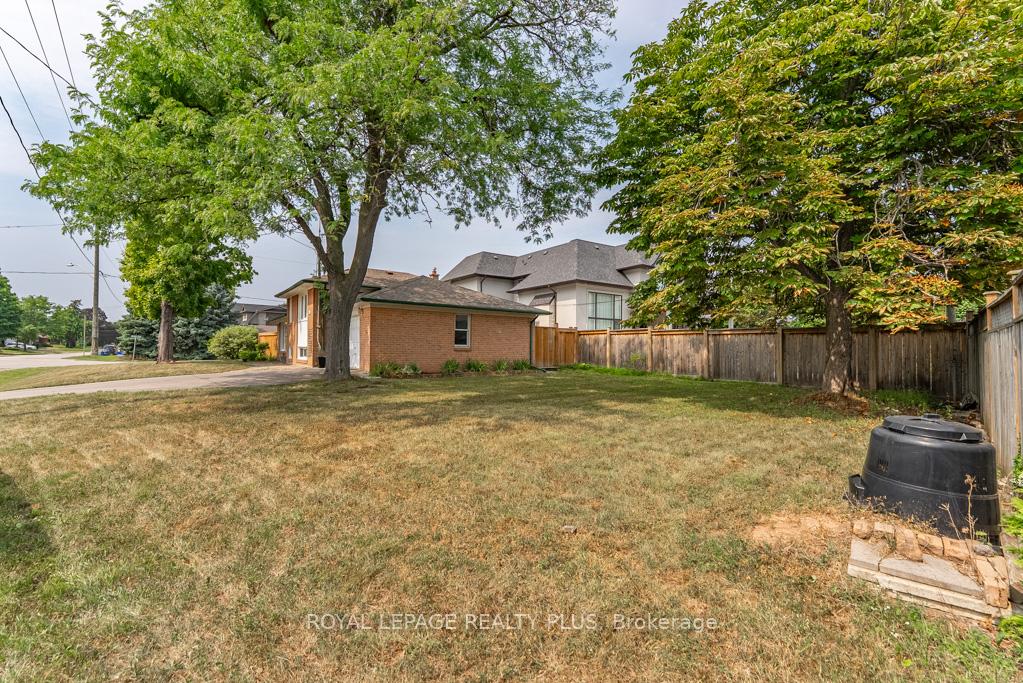 Photo 24 of 431 Sherin Drive, Oakville, West — HOMEH