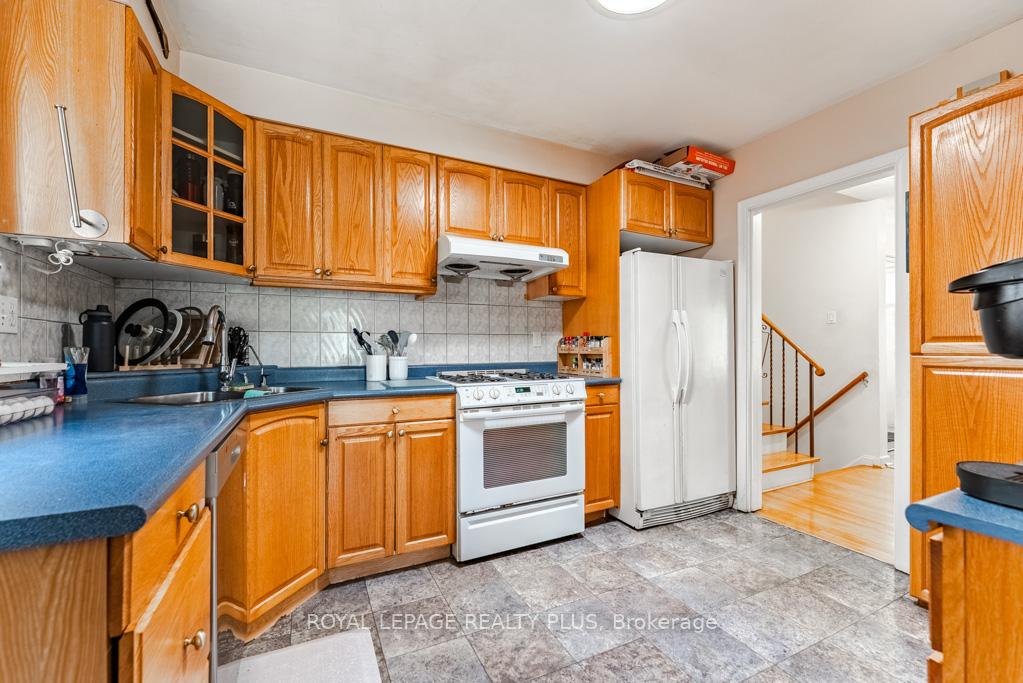 Photo 12 of 431 Sherin Drive, Oakville, West — HOMEH