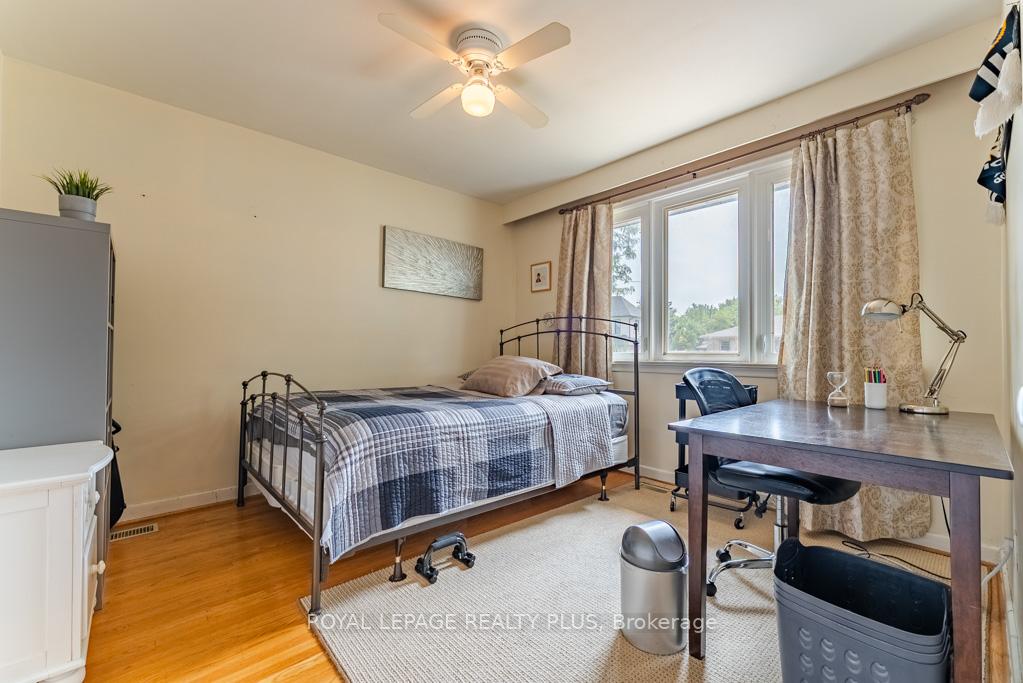 Photo 8 of 431 Sherin Drive, Oakville, West — HOMEH