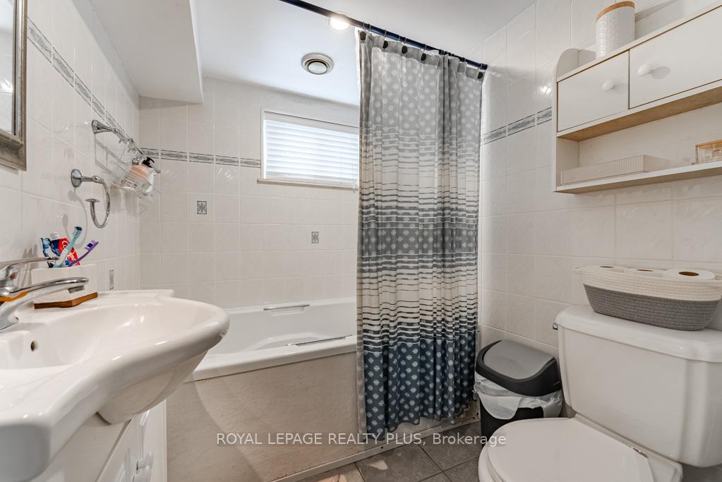 Photo 15 of 431 Sherin Drive, Oakville, West — HOMEH