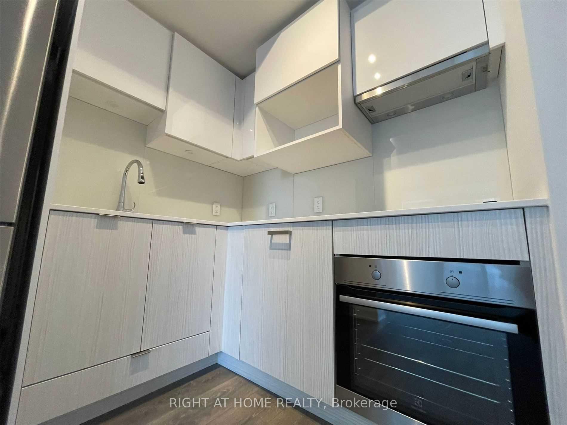 Photo 5 of Unit 2914, 195 Redpath Avenue, Toronto, Mount Pleasant West — HOMEH