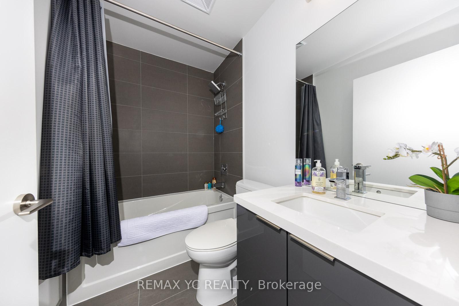 Photo 2 of Unit 4801, 8 Eglinton Avenue E, Toronto, Mount Pleasant West — HOMEH