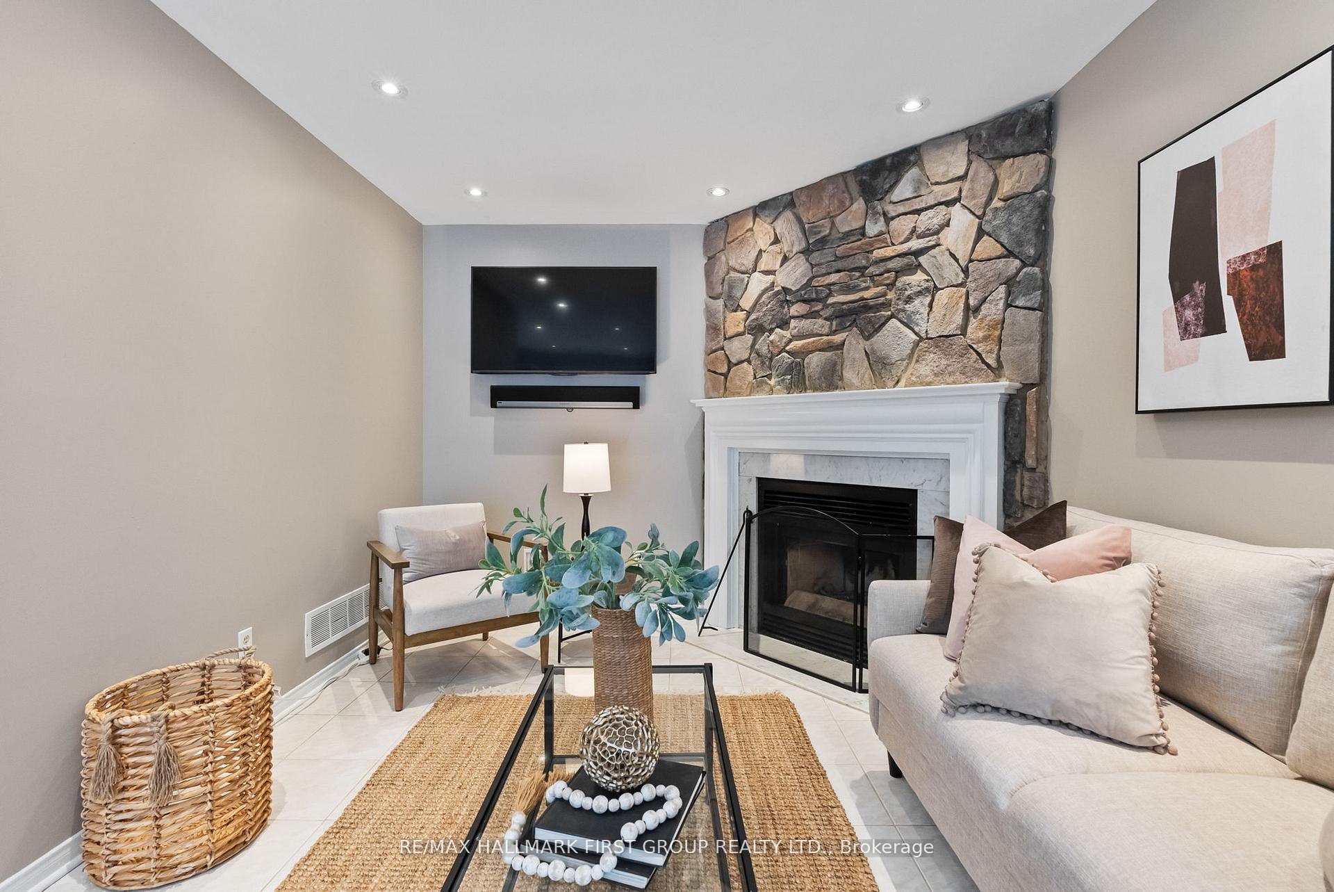 Photo 20 of 30 Willowbrook Drive, Whitby, Pringle Creek — HOMEH