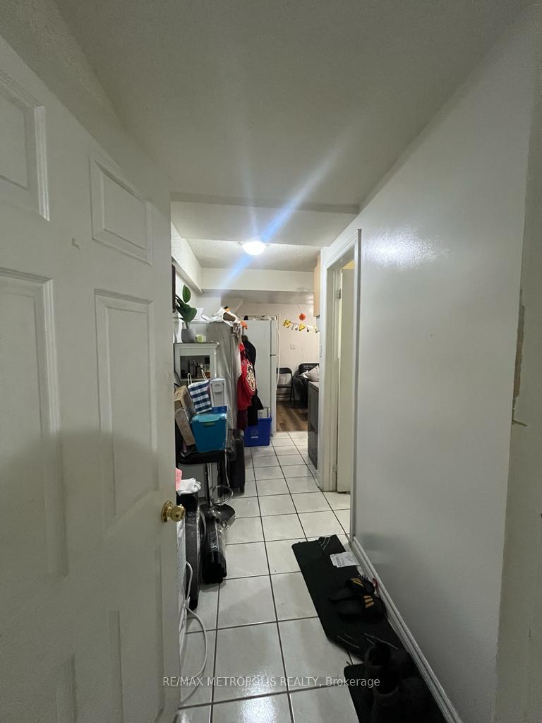 Photo 2 of Unit Bsmt1, 2 Mayflower Drive, Markham, Milliken Mills East — HOMEH