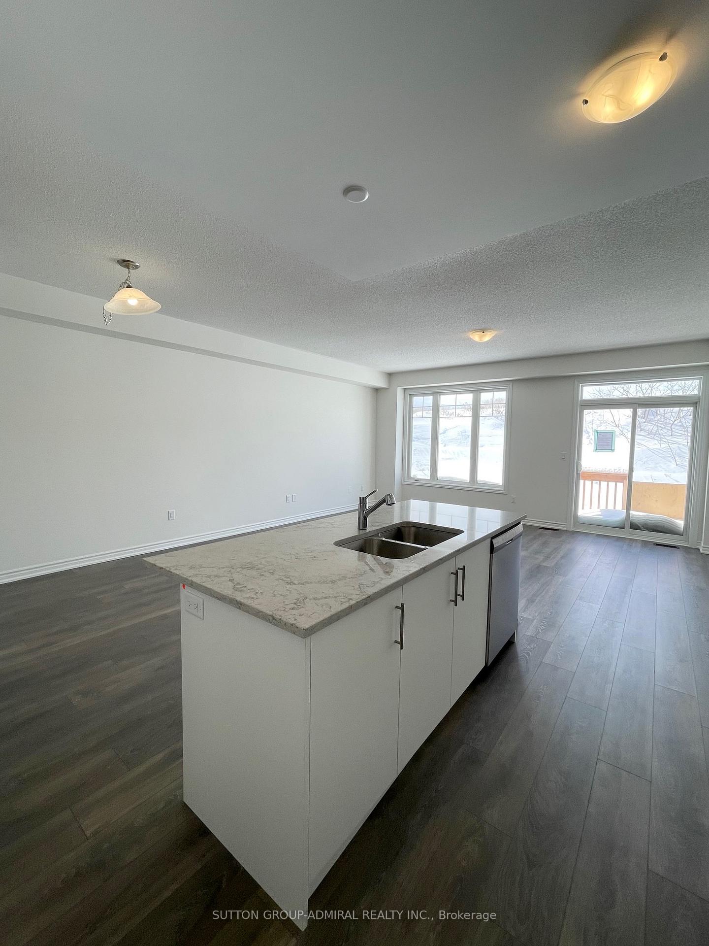 Photo 8 of 138 Greer Street, Barrie, Rural Barrie Southeast — HOMEH