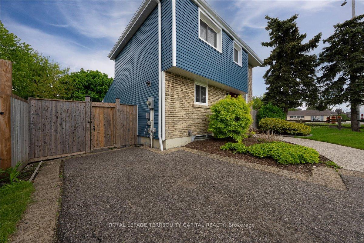 Photo 10 of 4 Downey Drive, Caledon, Bolton East — HOMEH