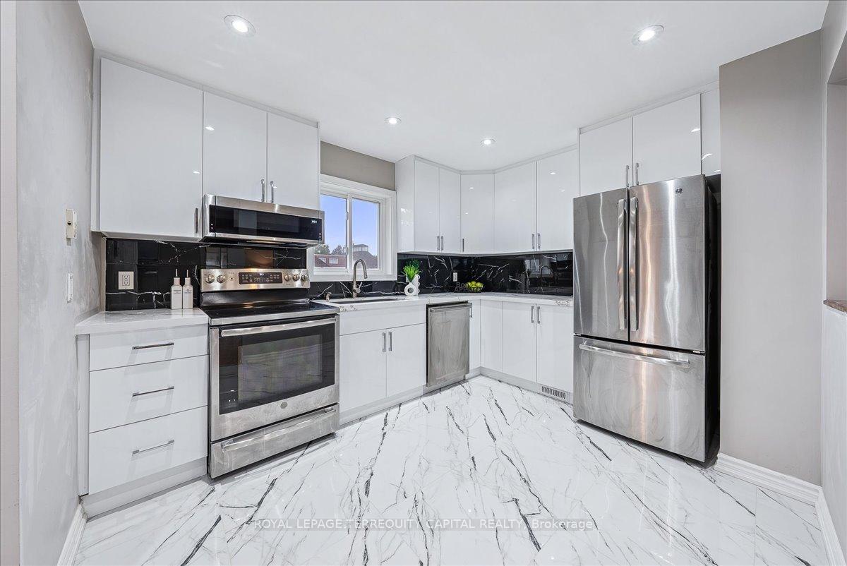 Photo 16 of 4 Downey Drive, Caledon, Bolton East — HOMEH