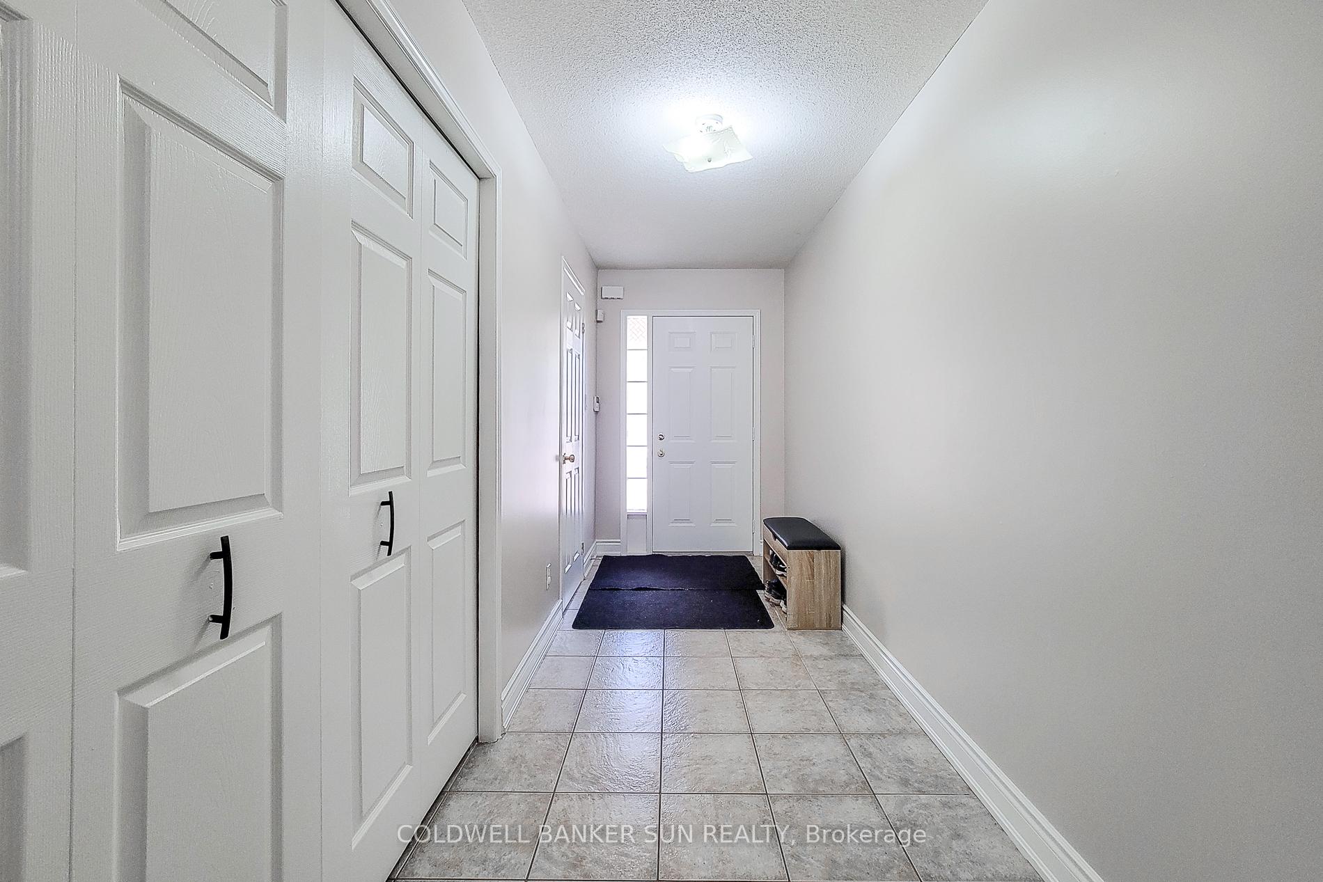 Photo 4 of 112 Meadow Wood Crescent, Hamilton, Stoney Creek Mountain — HOMEH