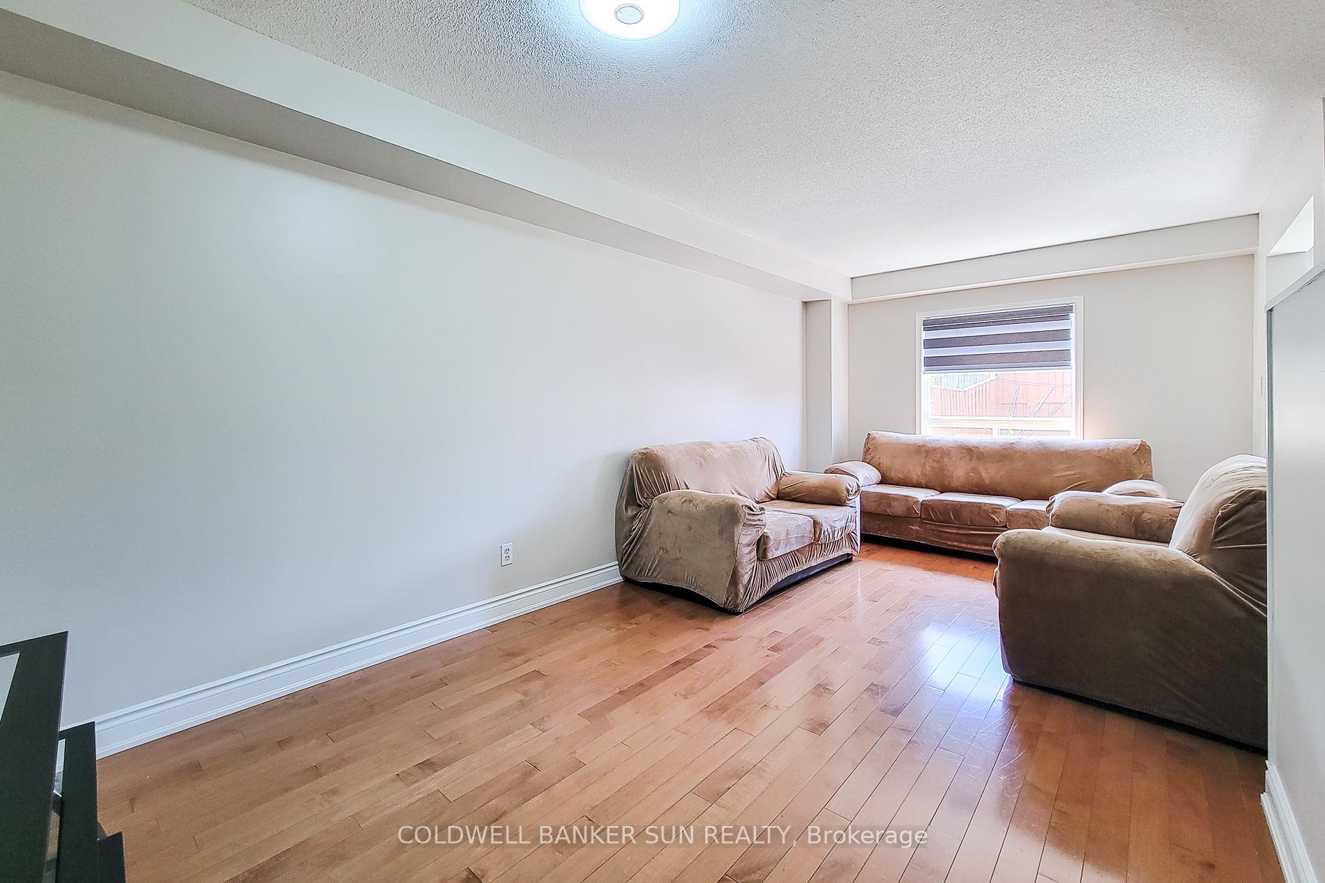Photo 10 of 112 Meadow Wood Crescent, Hamilton, Stoney Creek Mountain — HOMEH