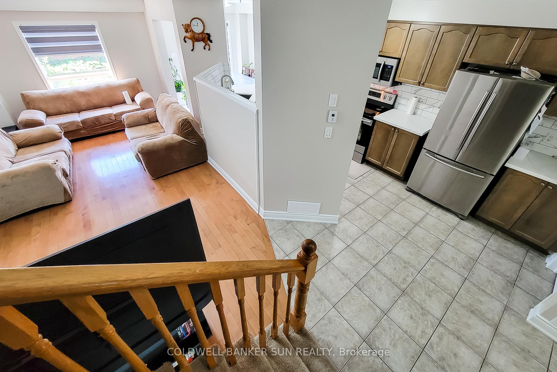 Photo 12 of 112 Meadow Wood Crescent, Hamilton, Stoney Creek Mountain — HOMEH