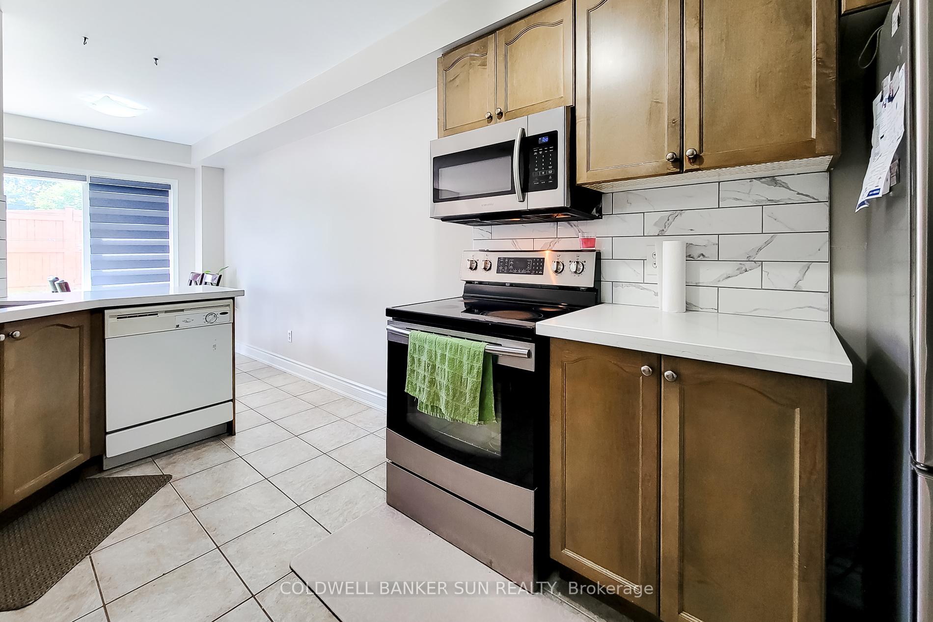 Photo 13 of 112 Meadow Wood Crescent, Hamilton, Stoney Creek Mountain — HOMEH
