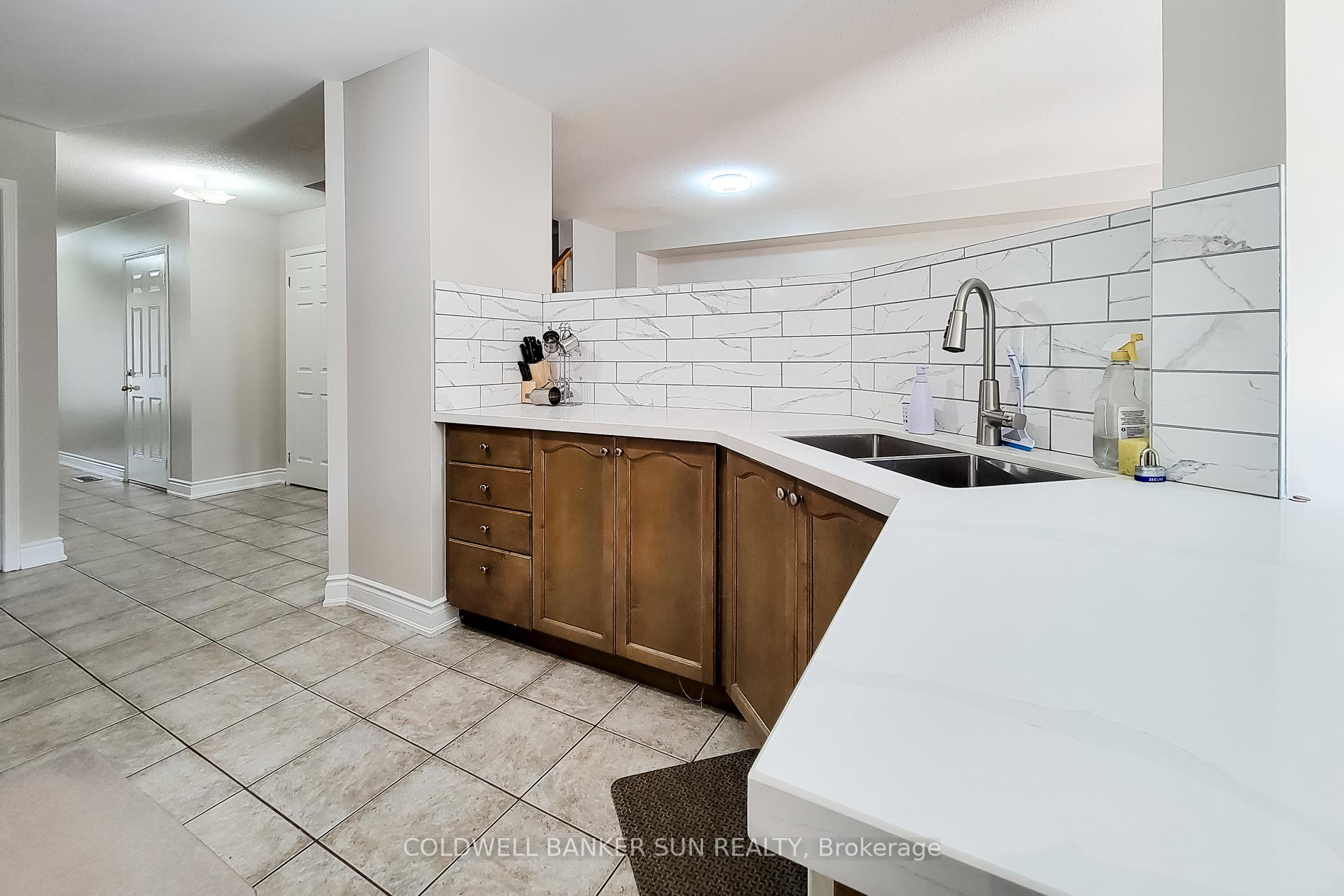 Photo 34 of 112 Meadow Wood Crescent, Hamilton, Stoney Creek Mountain — HOMEH