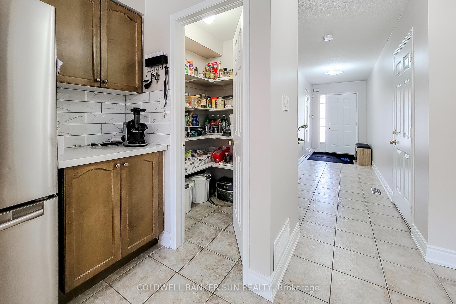 Photo 11 of 112 Meadow Wood Crescent, Hamilton, Stoney Creek Mountain — HOMEH