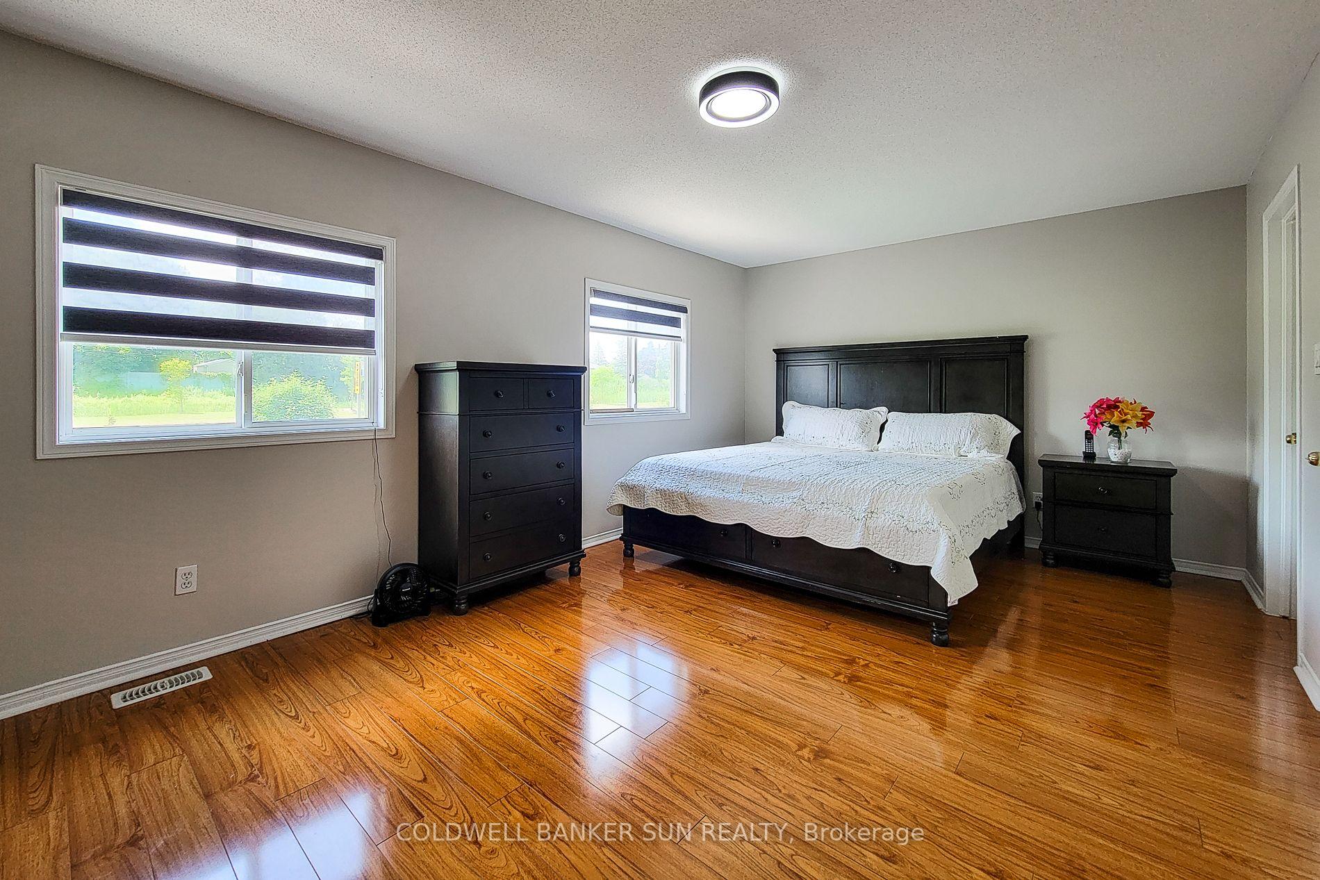 Photo 15 of 112 Meadow Wood Crescent, Hamilton, Stoney Creek Mountain — HOMEH