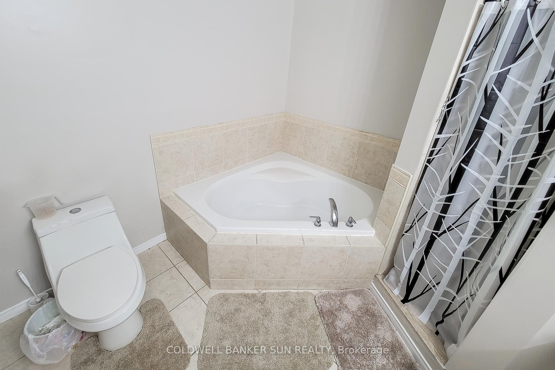 Photo 20 of 112 Meadow Wood Crescent, Hamilton, Stoney Creek Mountain — HOMEH