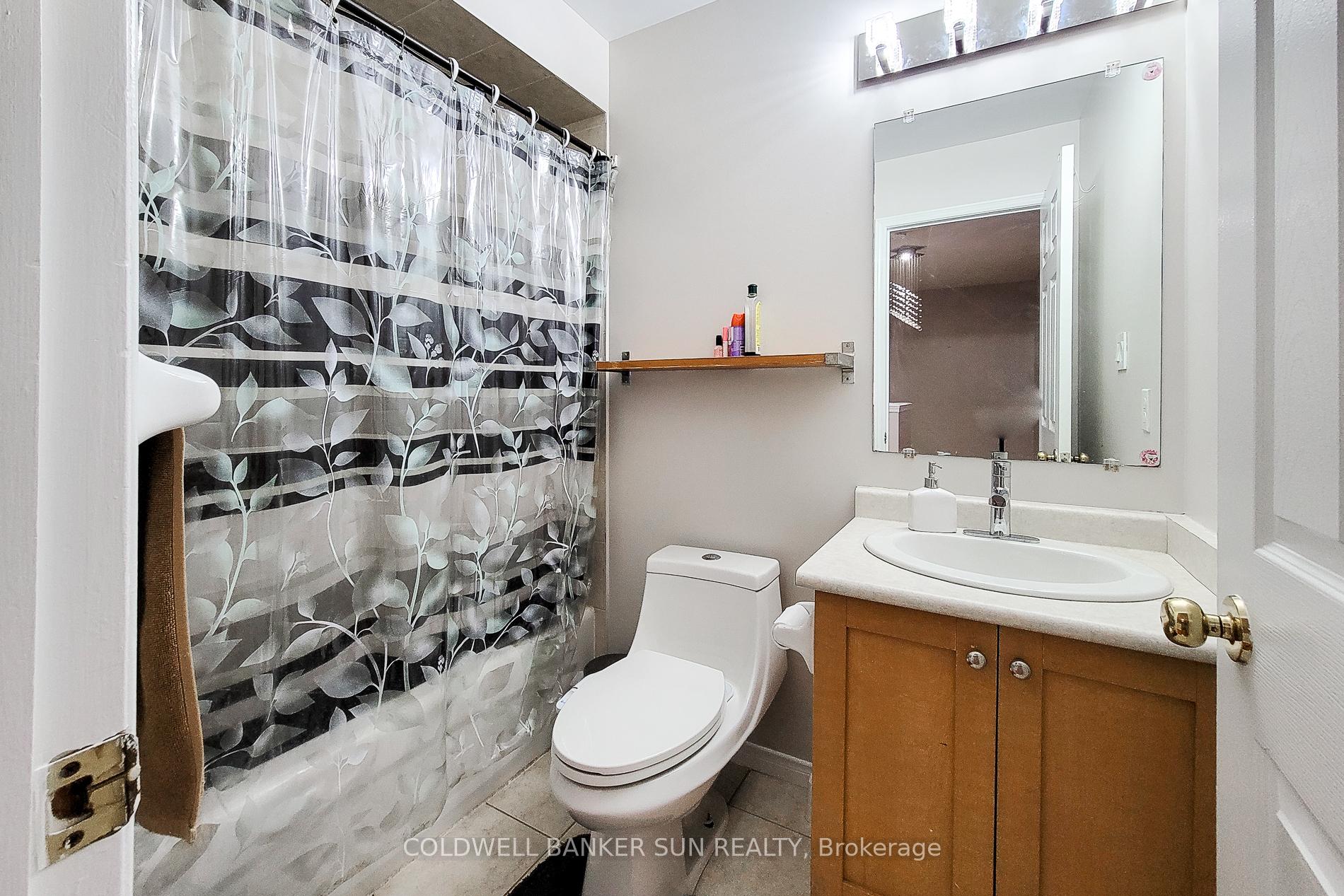 Photo 21 of 112 Meadow Wood Crescent, Hamilton, Stoney Creek Mountain — HOMEH