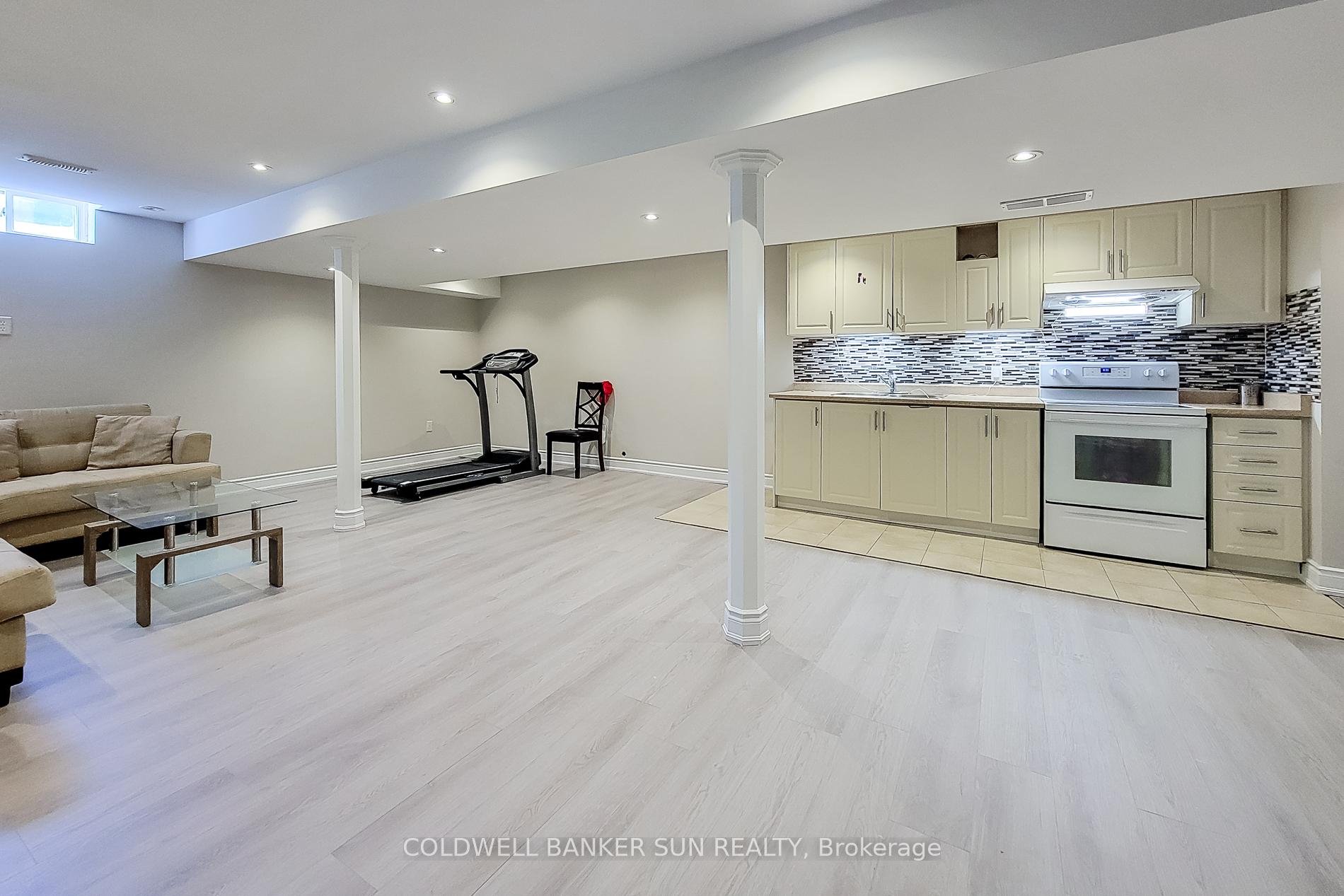 Photo 18 of 112 Meadow Wood Crescent, Hamilton, Stoney Creek Mountain — HOMEH