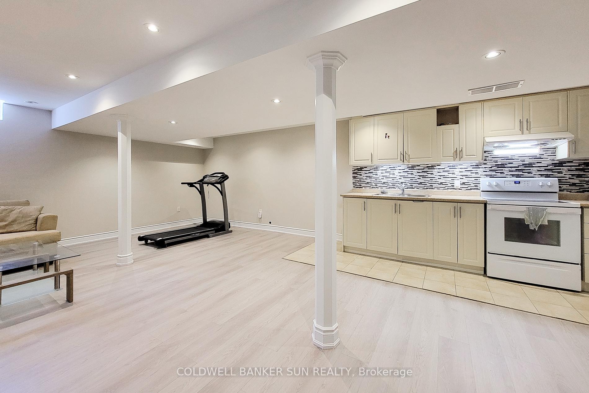 Photo 23 of 112 Meadow Wood Crescent, Hamilton, Stoney Creek Mountain — HOMEH