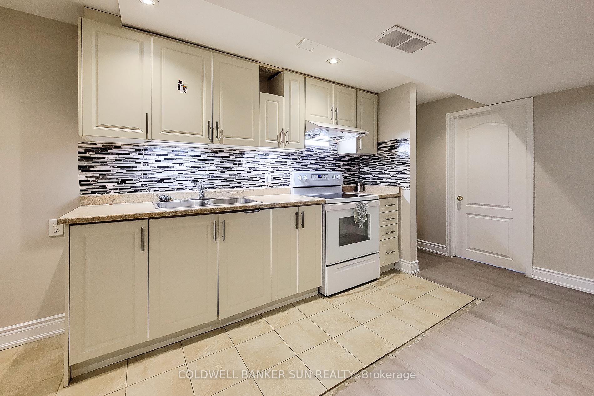 Photo 24 of 112 Meadow Wood Crescent, Hamilton, Stoney Creek Mountain — HOMEH