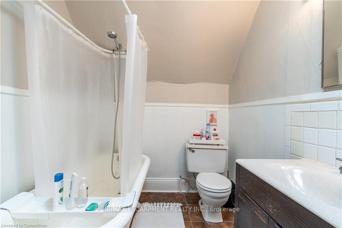 Photo 5 of Unit 3, 225 Queen Street S, Hamilton, Kirkendall — HOMEH