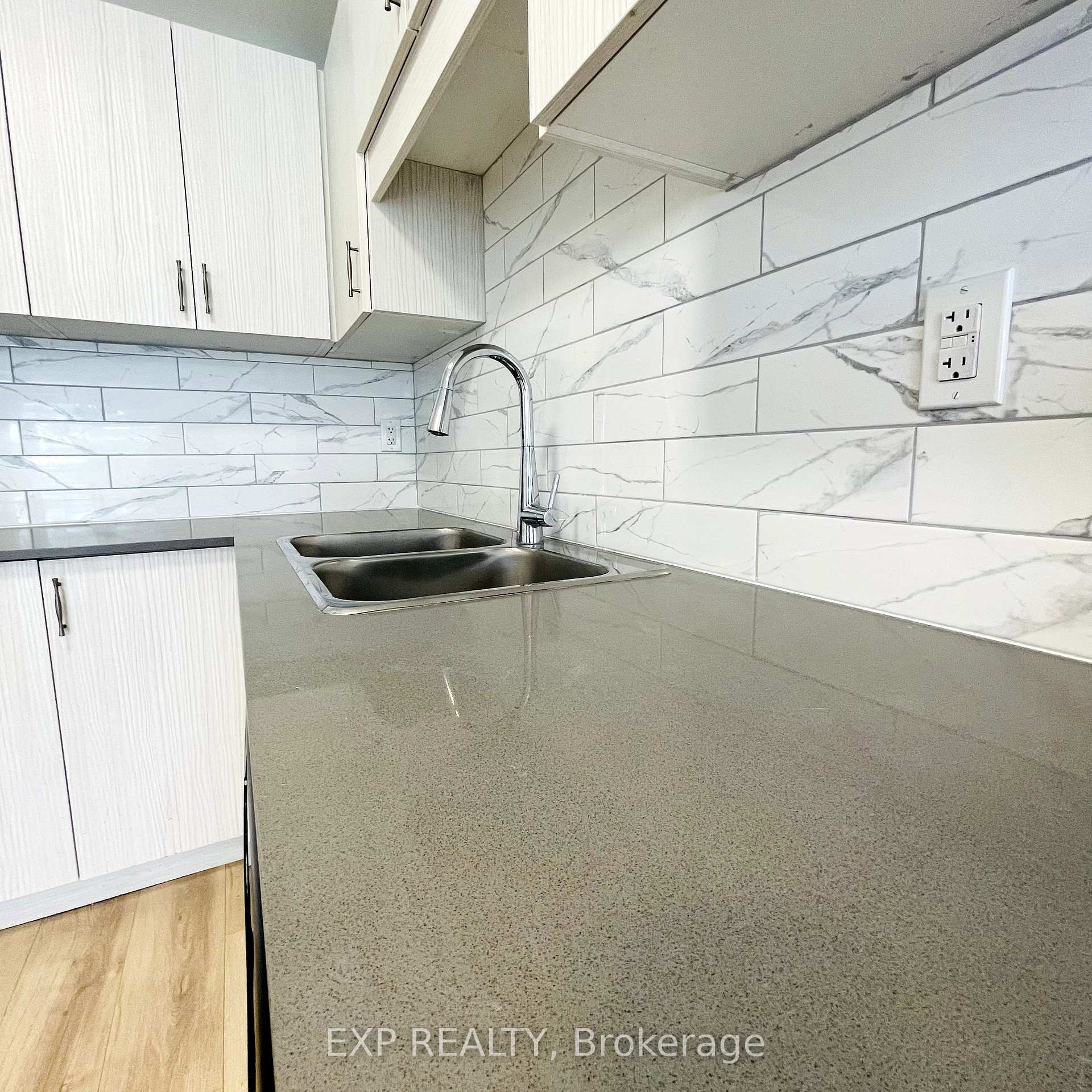 Photo 14 of Unit 404, 110 Grew Boulevard, Georgina, Sutton & Jackson's Point — HOMEH