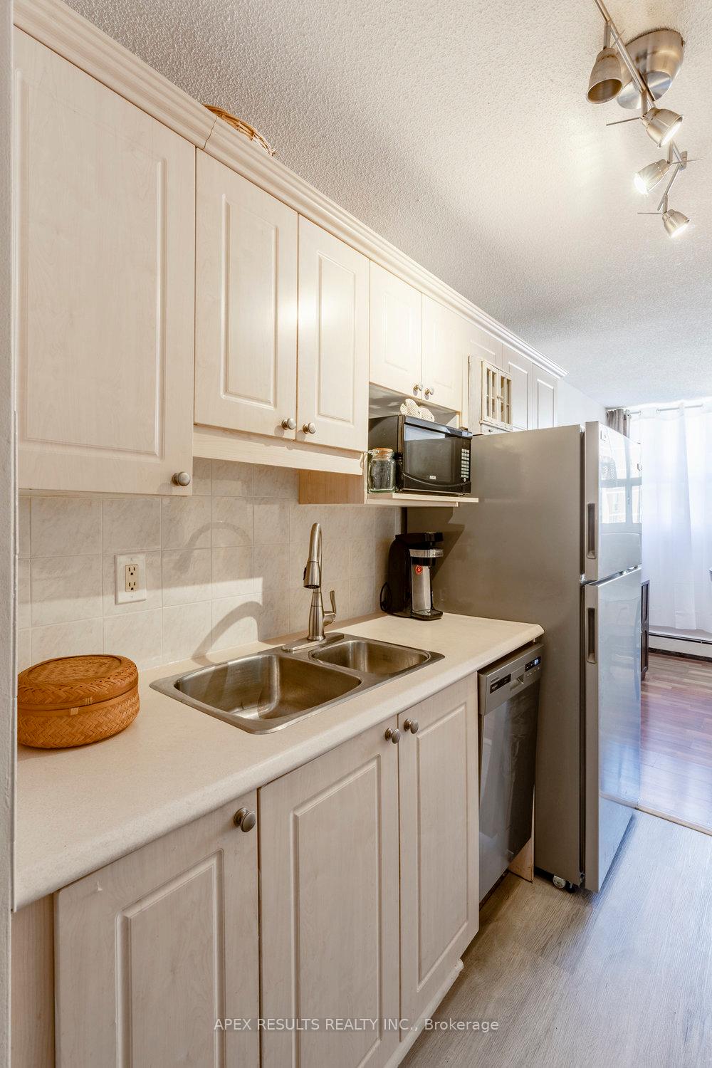Photo 20 of Unit 405, 1950 Main Street, Hamilton, Ainslie Wood — HOMEH