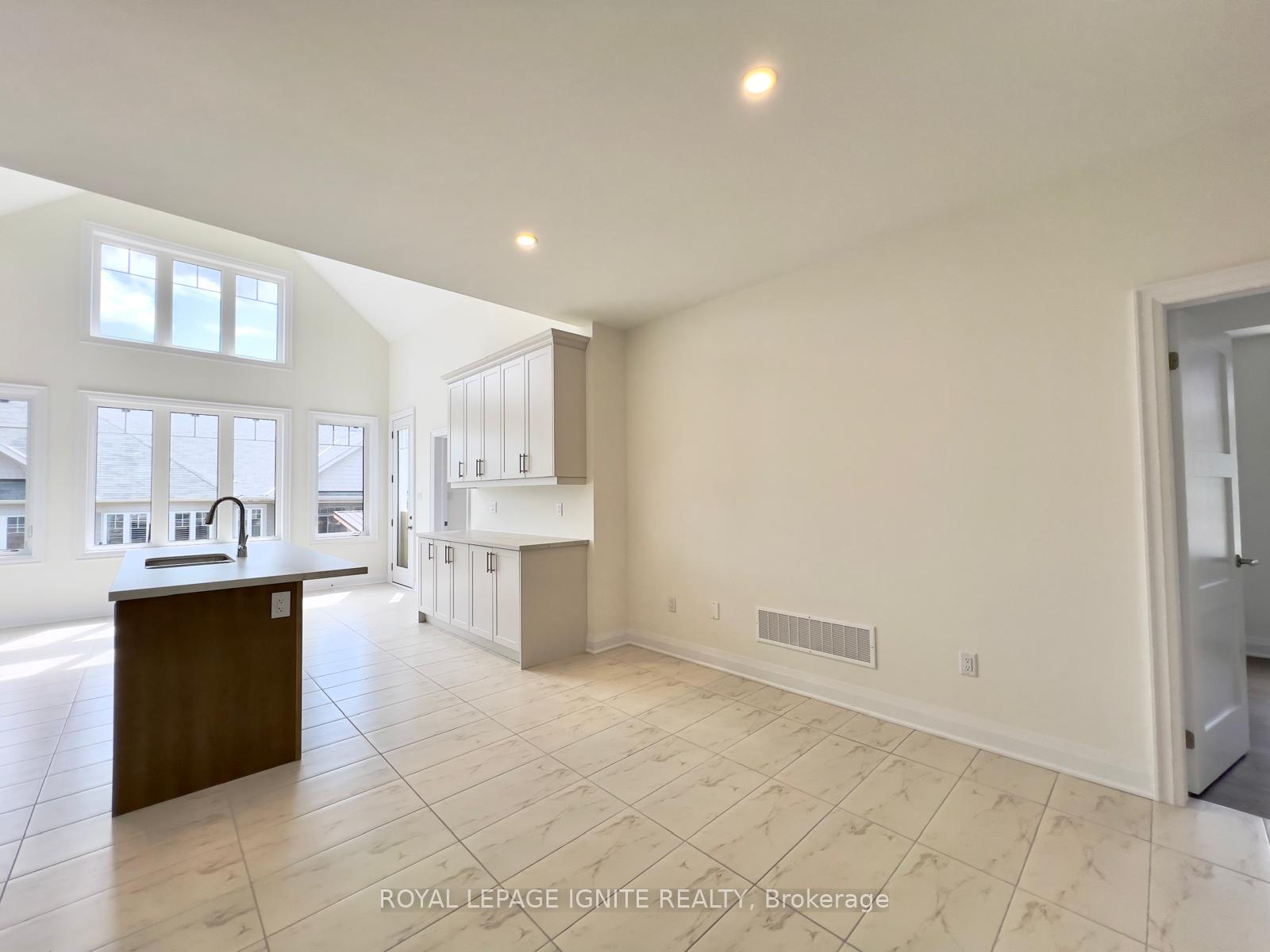 Photo 10 of 531 Hudson Crescent, Midland — HOMEH