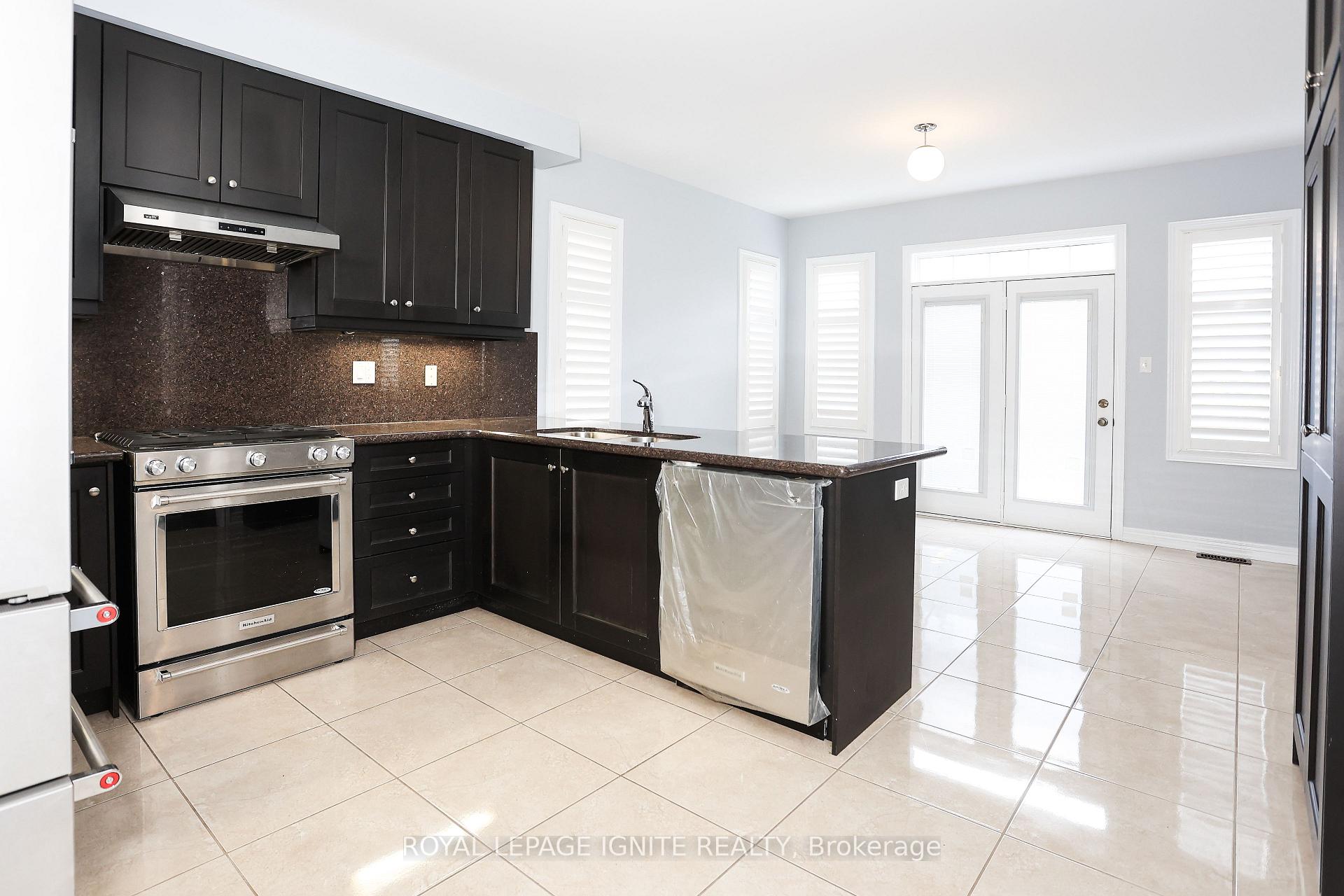 Photo 8 of 77 Frederick Stamm Crescent, Markham, Berczy — HOMEH
