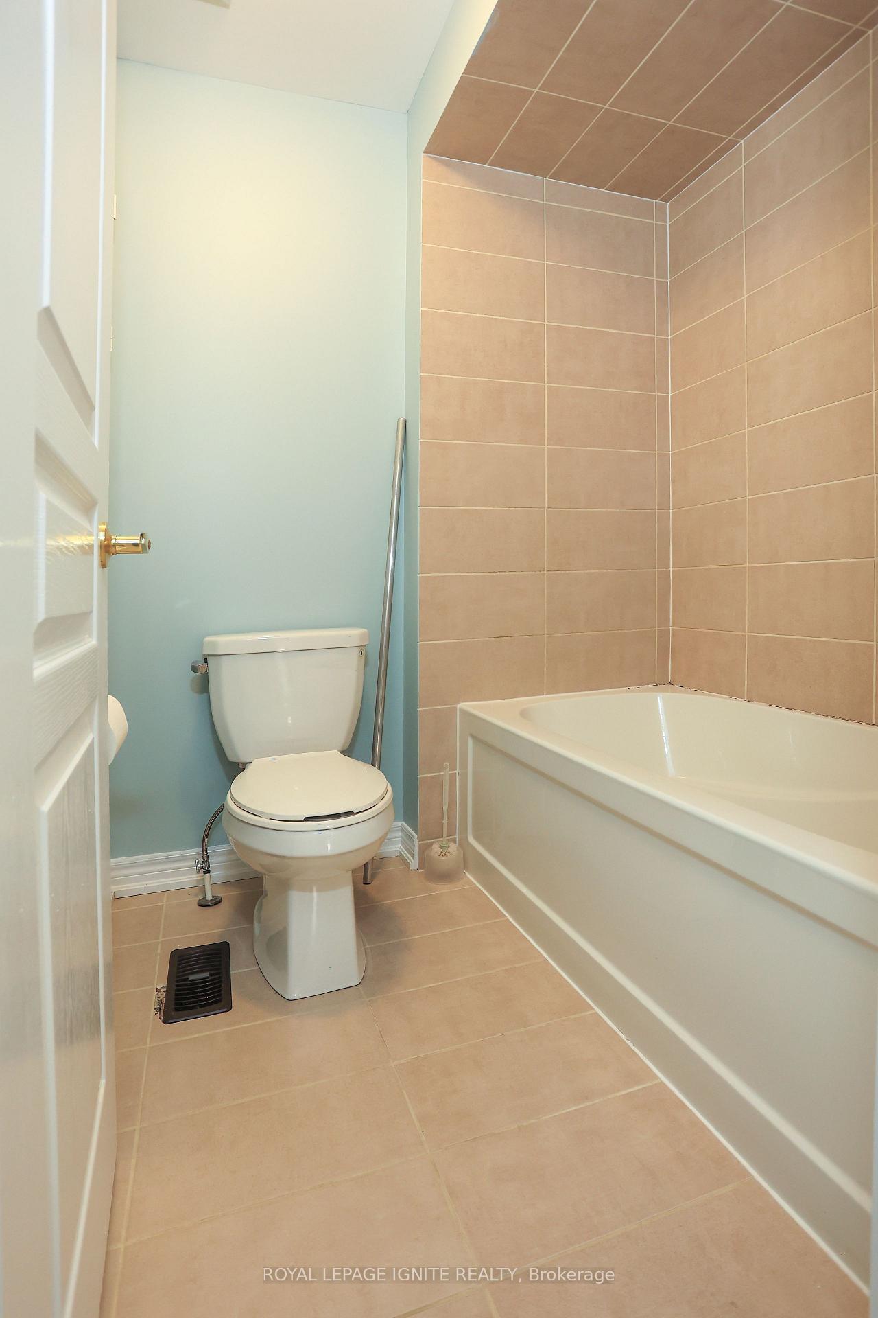 Photo 24 of 77 Frederick Stamm Crescent, Markham, Berczy — HOMEH