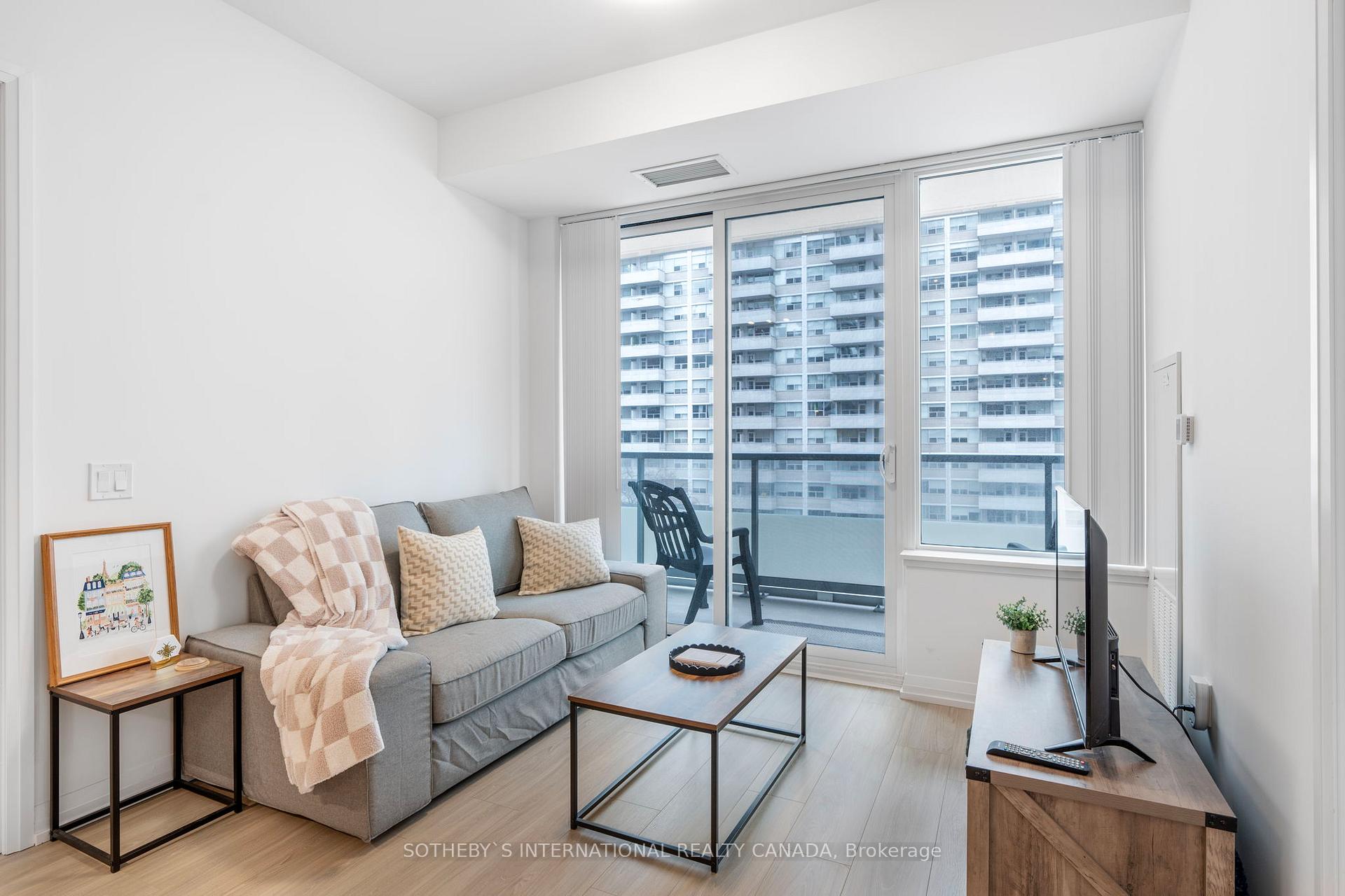Photo 7 of Unit 711, 50 Dunfield Avenue, Toronto, Mount Pleasant East — HOMEH