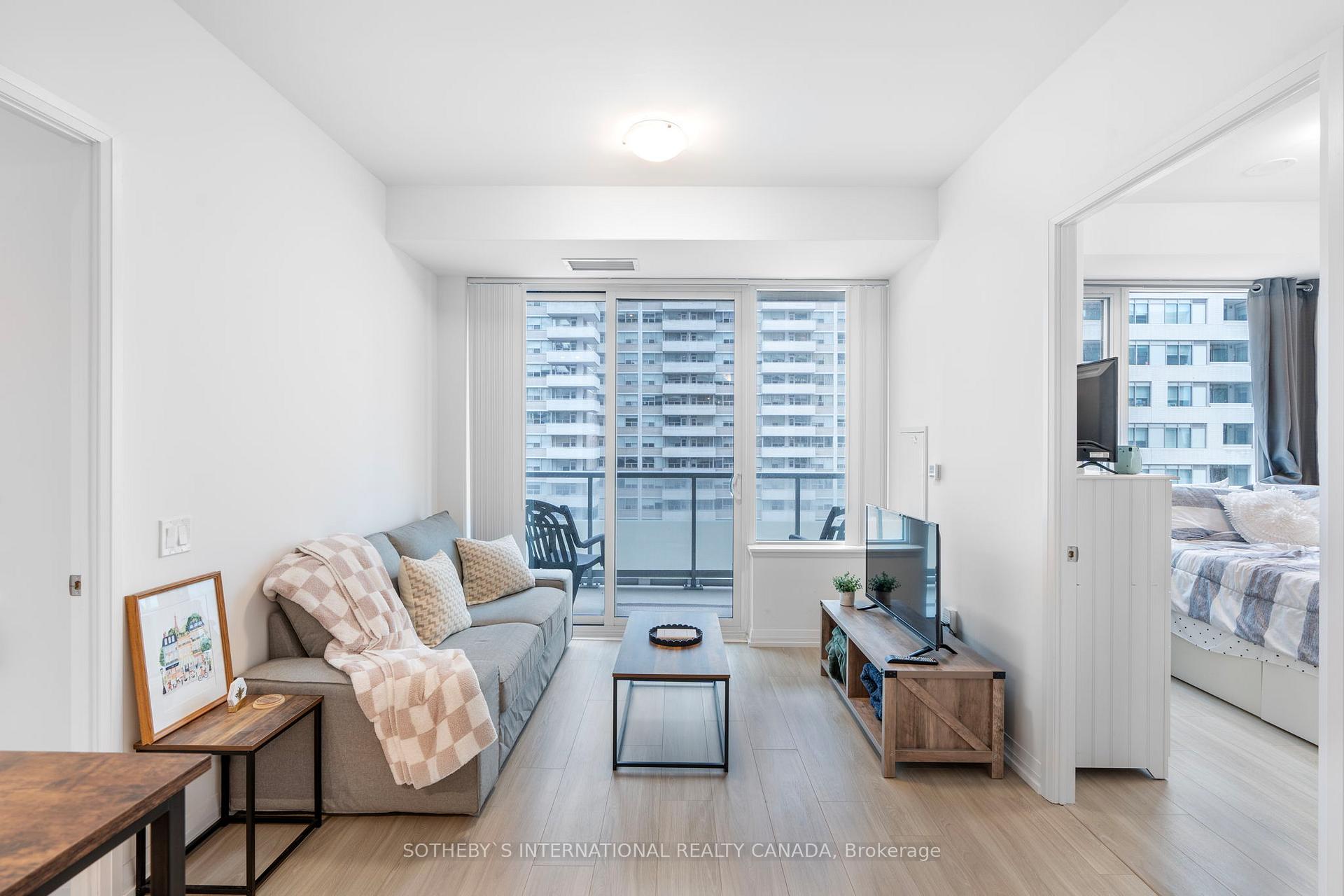 Photo 5 of Unit 711, 50 Dunfield Avenue, Toronto, Mount Pleasant East — HOMEH