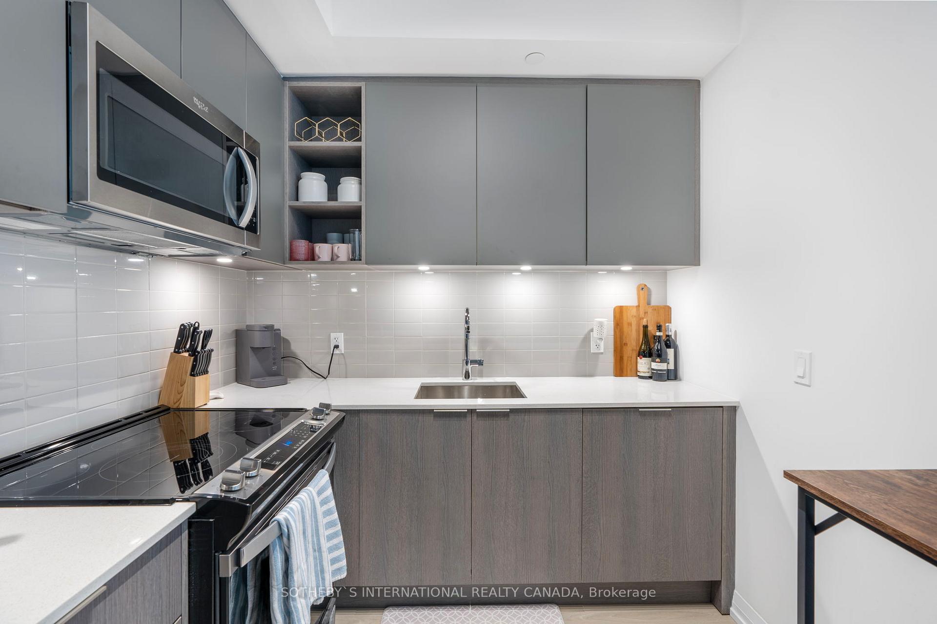 Photo 6 of Unit 711, 50 Dunfield Avenue, Toronto, Mount Pleasant East — HOMEH