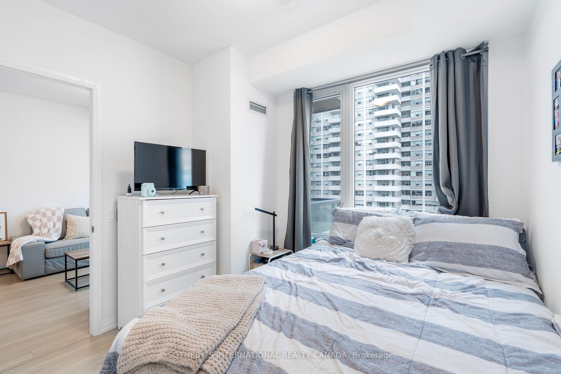 Photo 11 of Unit 711, 50 Dunfield Avenue, Toronto, Mount Pleasant East — HOMEH