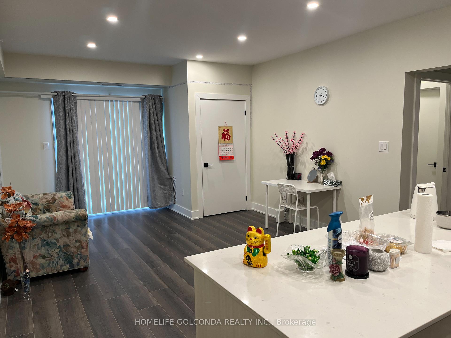 Photo 5 of Unit 510, 4 Spice Way, Barrie, Rural Barrie Southeast — HOMEH