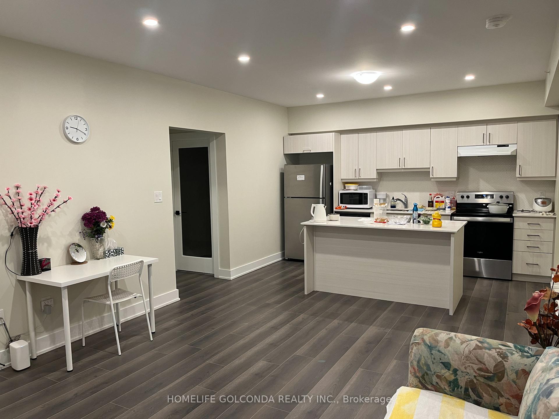 Photo 10 of Unit 510, 4 Spice Way, Barrie, Rural Barrie Southeast — HOMEH