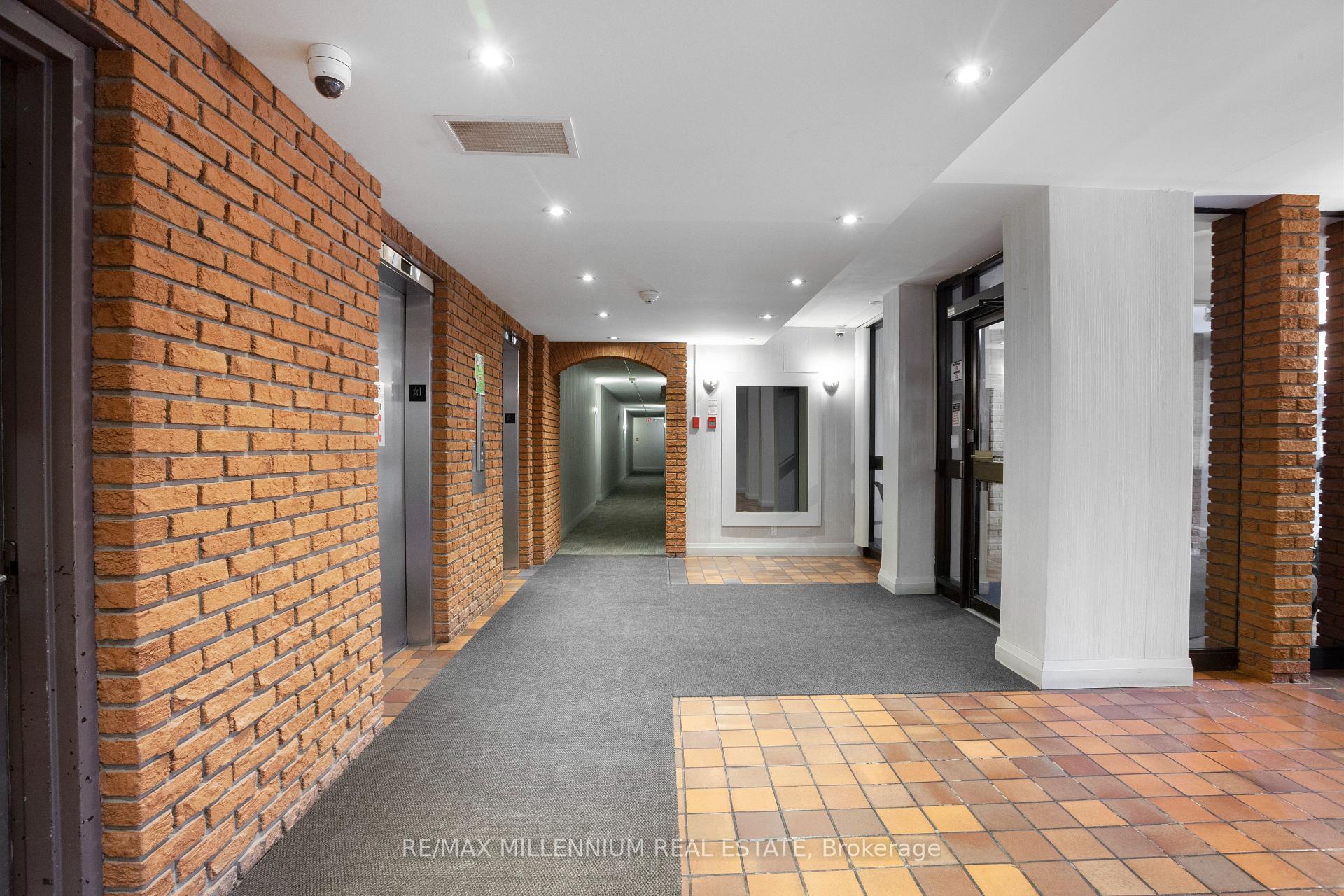 Photo 2 of Unit 705, 151 La Rose Avenue, Etobicoke, Humber Heights — HOMEH