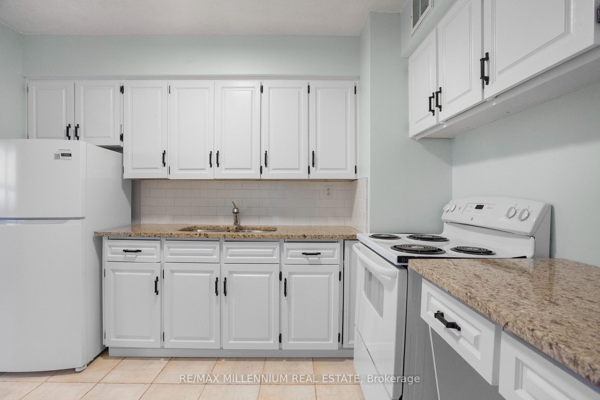 Photo 6 of Unit 705, 151 La Rose Avenue, Etobicoke, Humber Heights — HOMEH