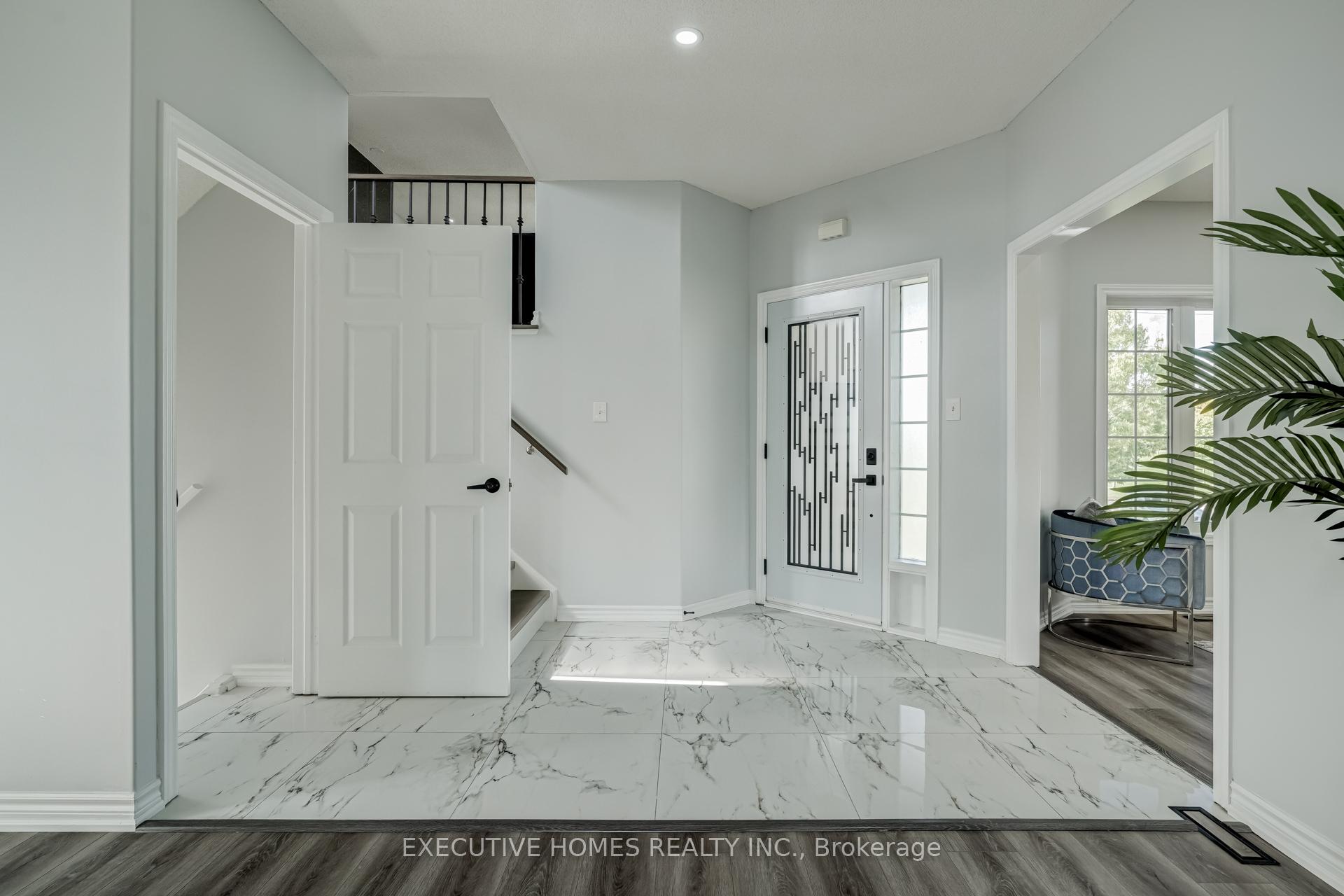 Photo 2 of 254 Livingstone Street E, Barrie, Little Lake — HOMEH