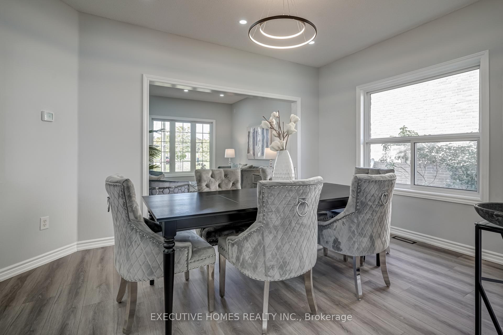 Photo 3 of 254 Livingstone Street E, Barrie, Little Lake — HOMEH