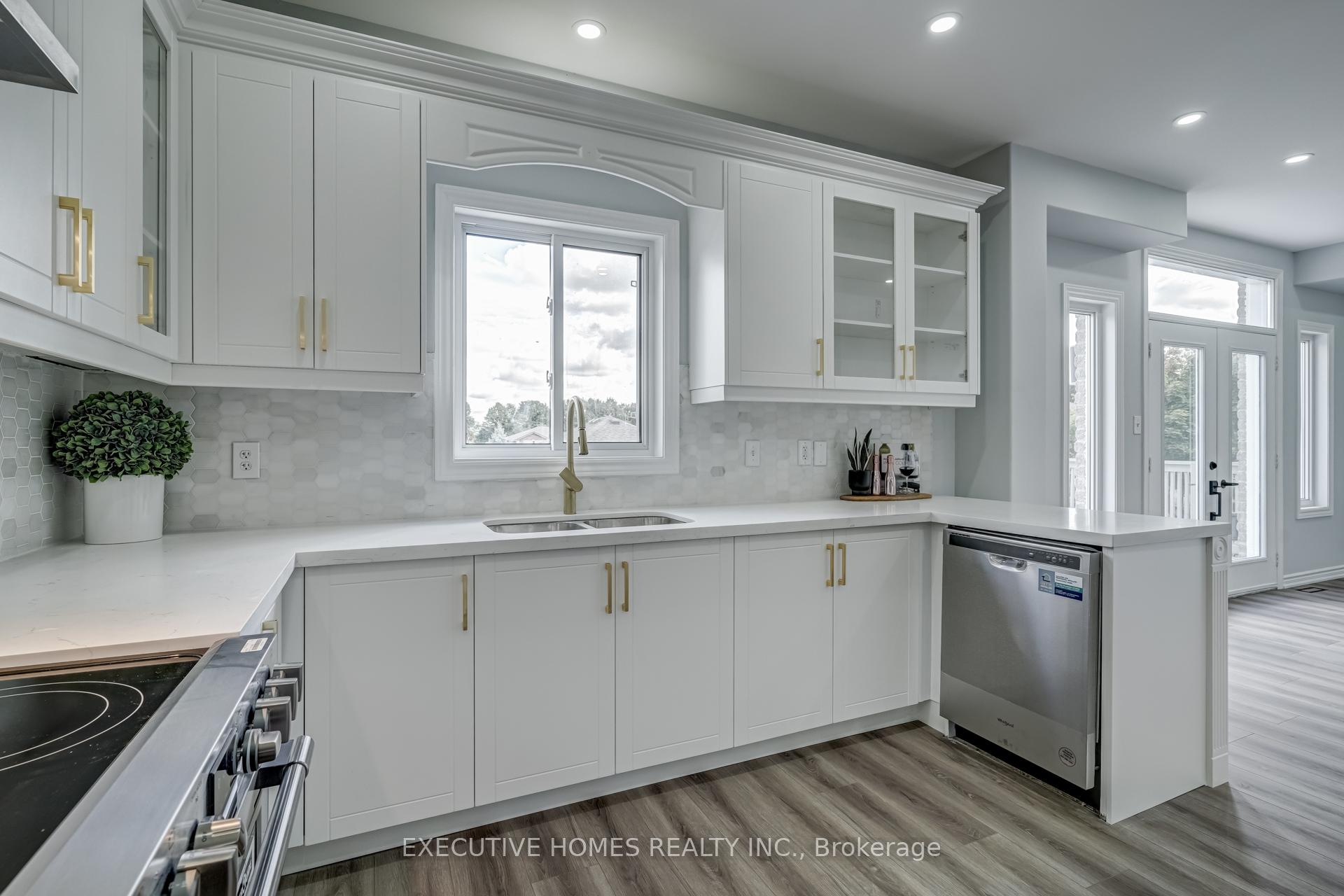 Photo 5 of 254 Livingstone Street E, Barrie, Little Lake — HOMEH