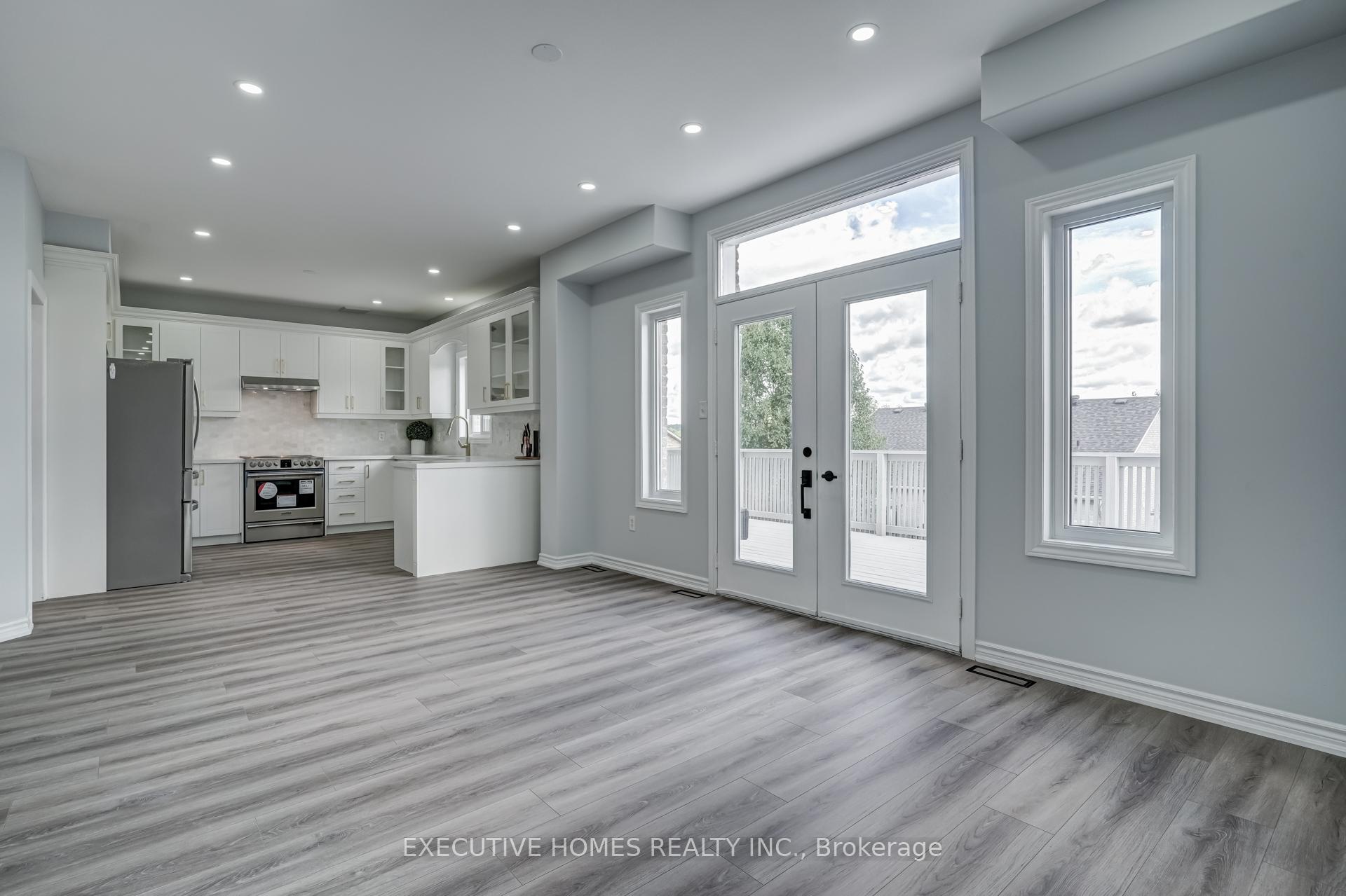 Photo 16 of 254 Livingstone Street E, Barrie, Little Lake — HOMEH