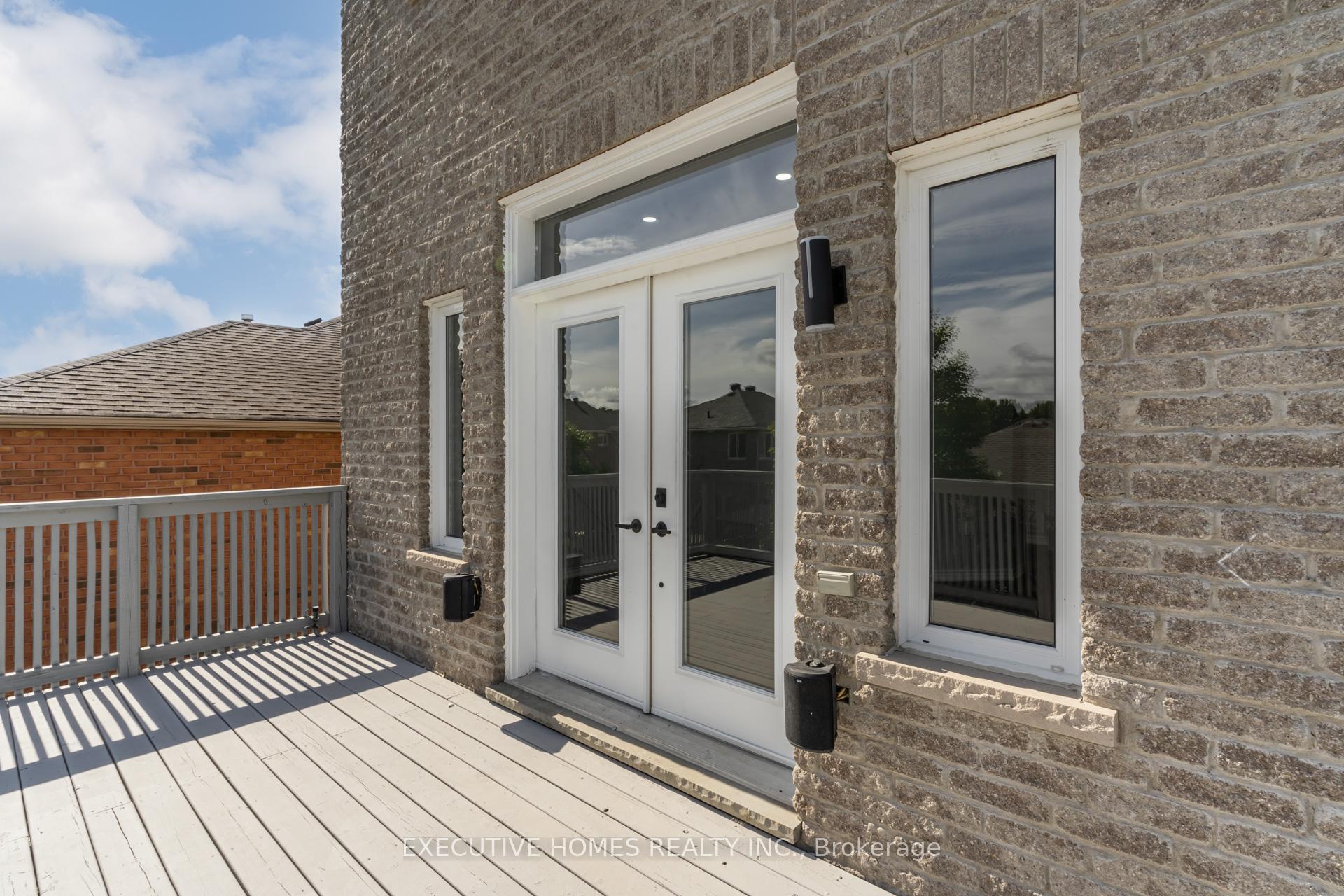 Photo 12 of 254 Livingstone Street E, Barrie, Little Lake — HOMEH